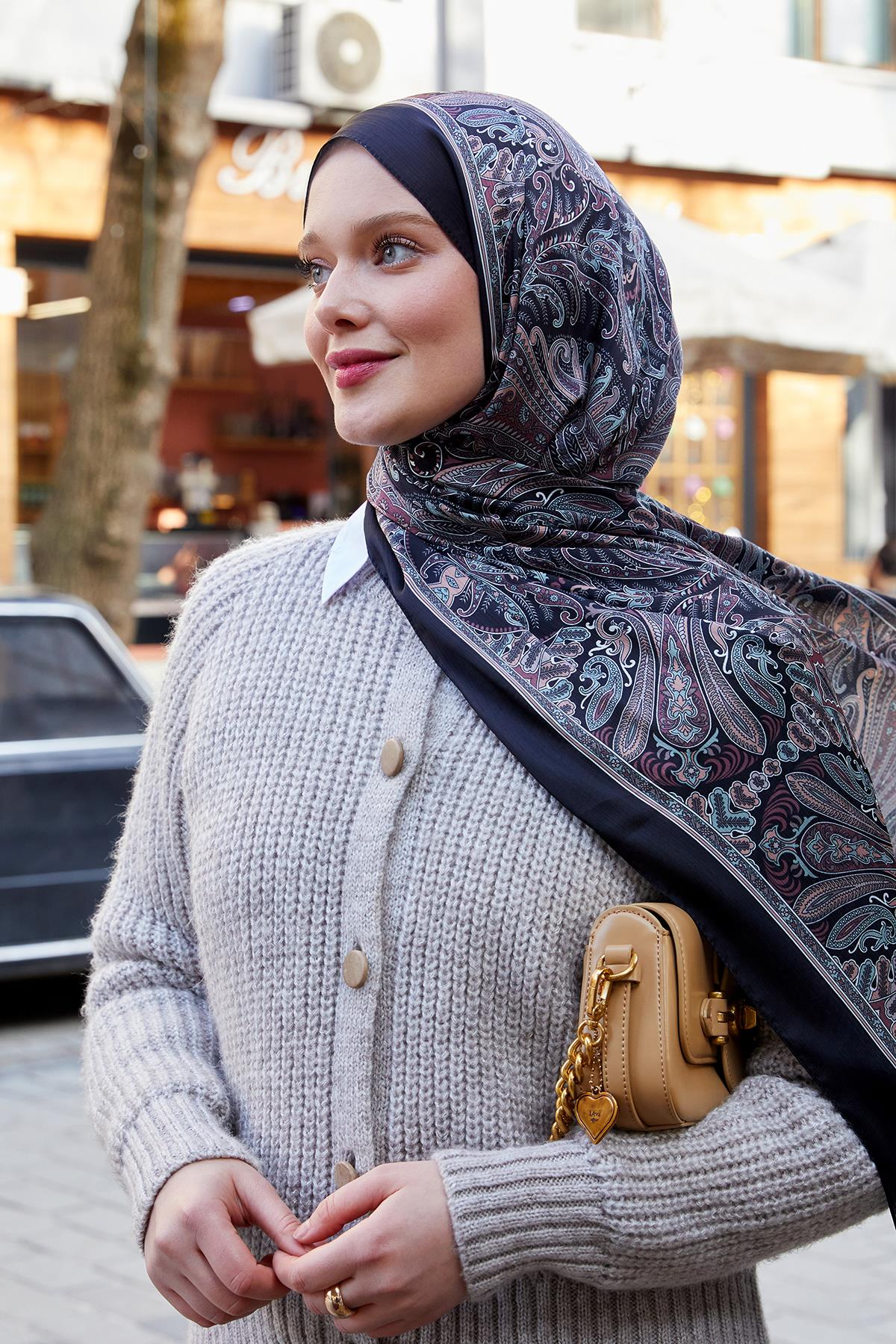 Fivescarf Siyah-Bej Motif Desen Brand Şal