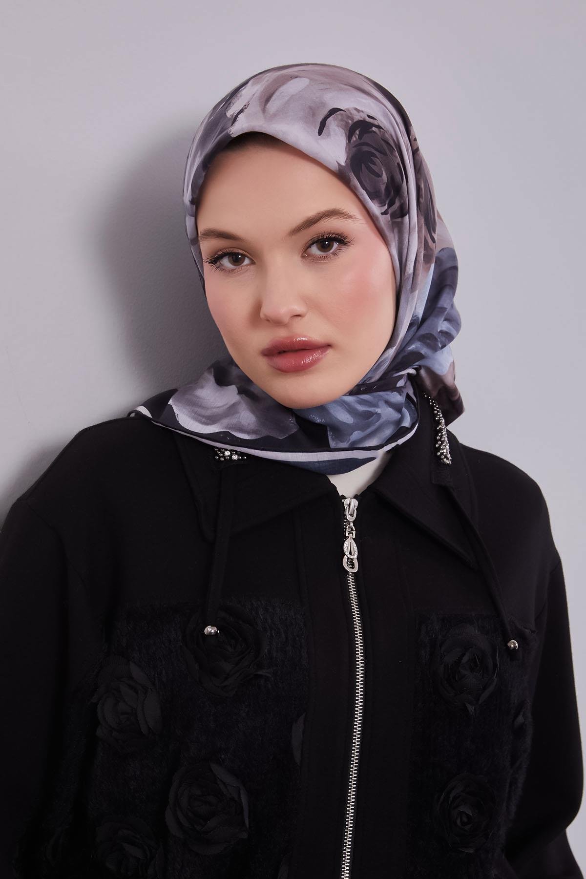 Fivescarf Siyah Çiçek Desen Slik Coton Eşarp