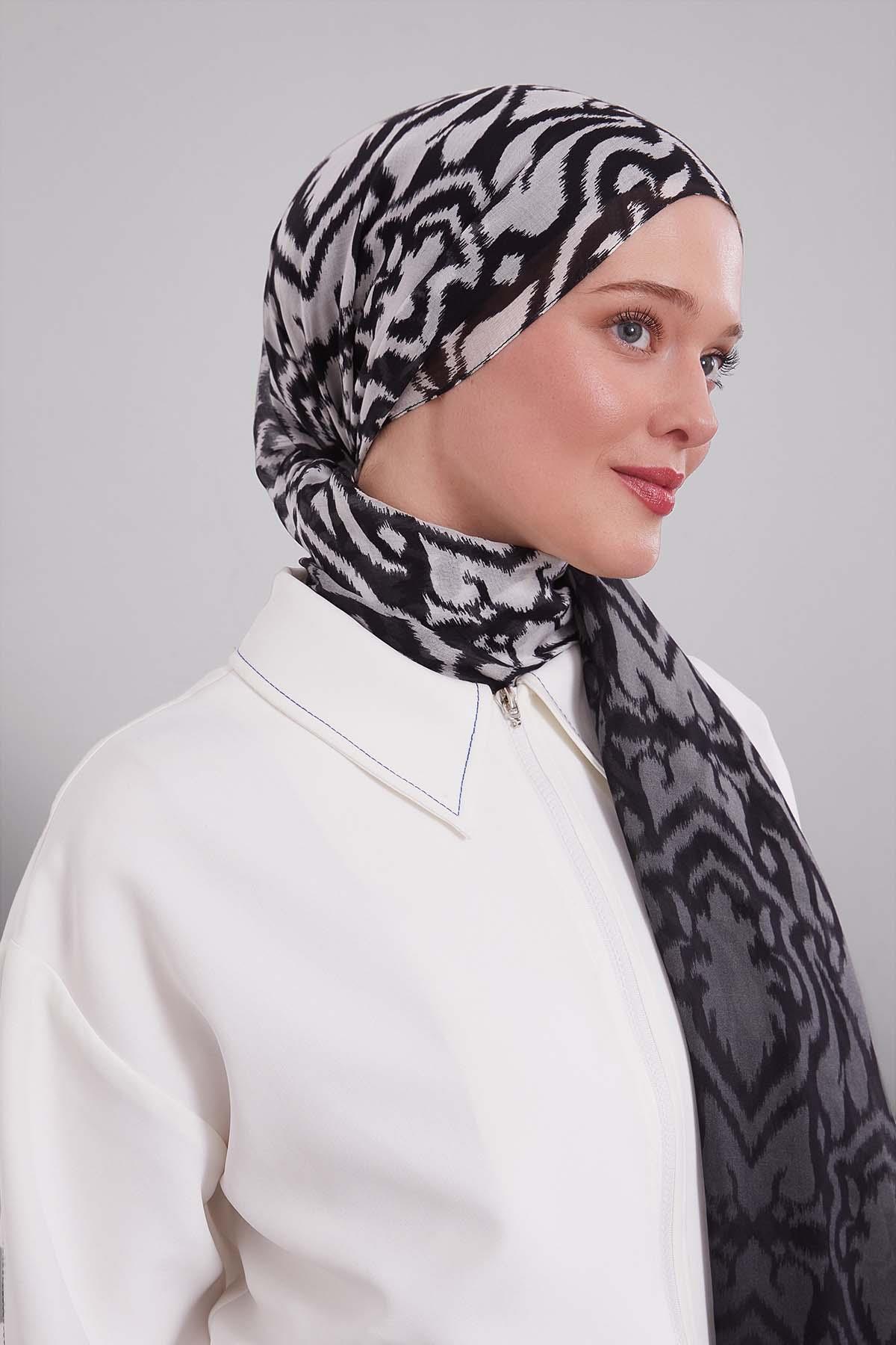 Fivescarf Siyah-Ekru Renk Geçişli Vivian Şal