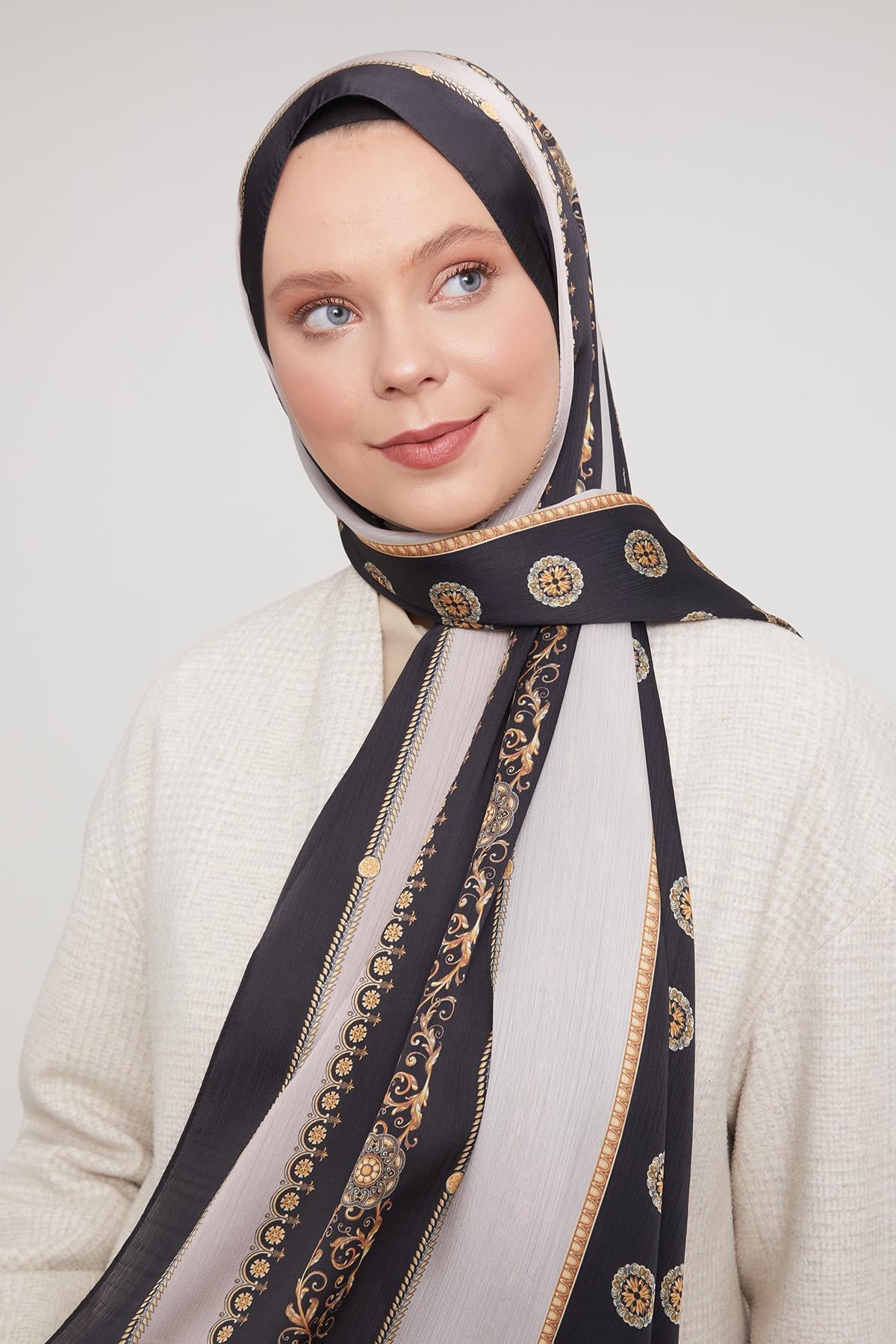 Fivescarf Siyah-Ekru Varak İşlemeli Brand Şal