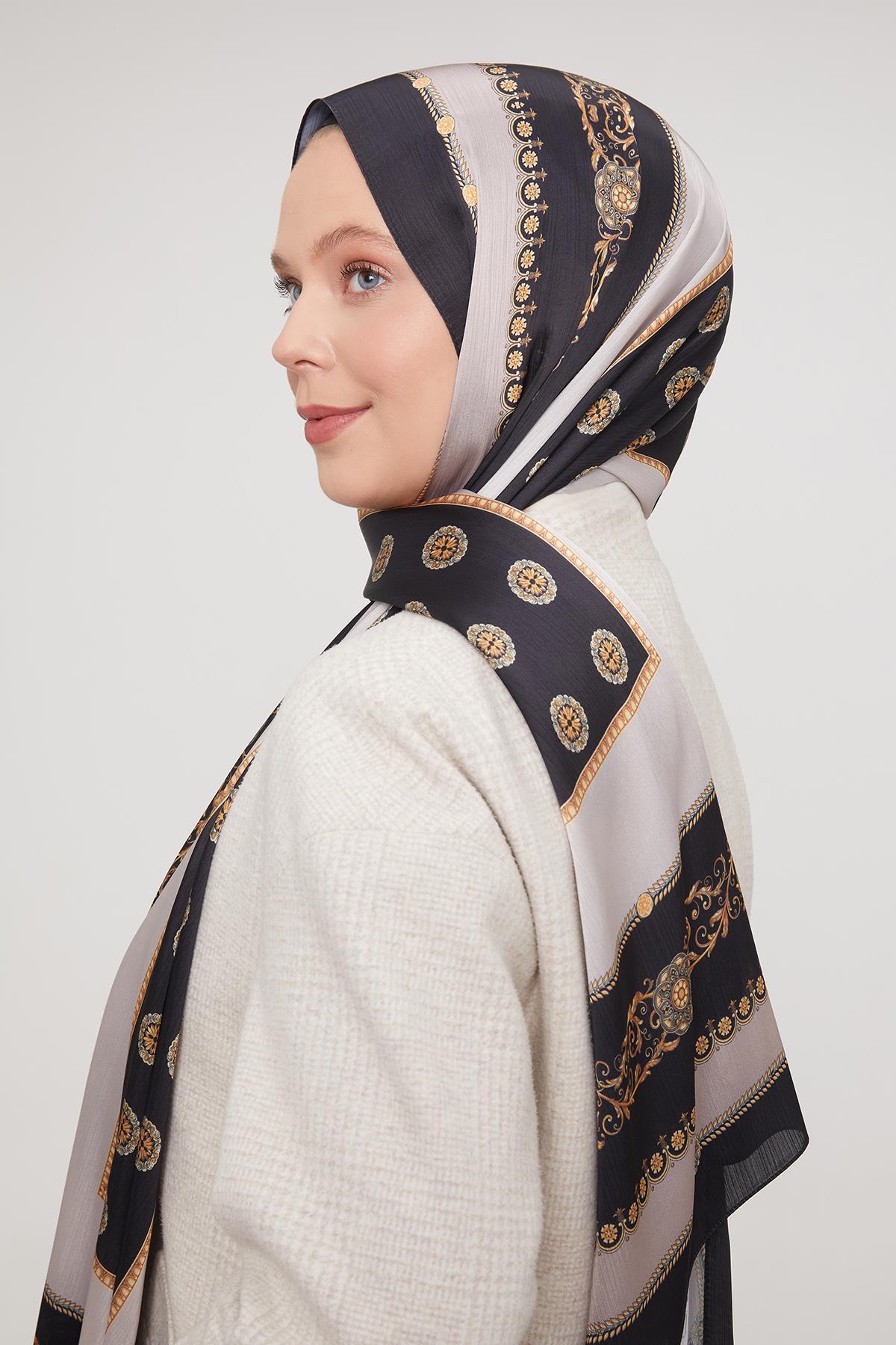 Fivescarf Siyah-Ekru Varak İşlemeli Brand Şal