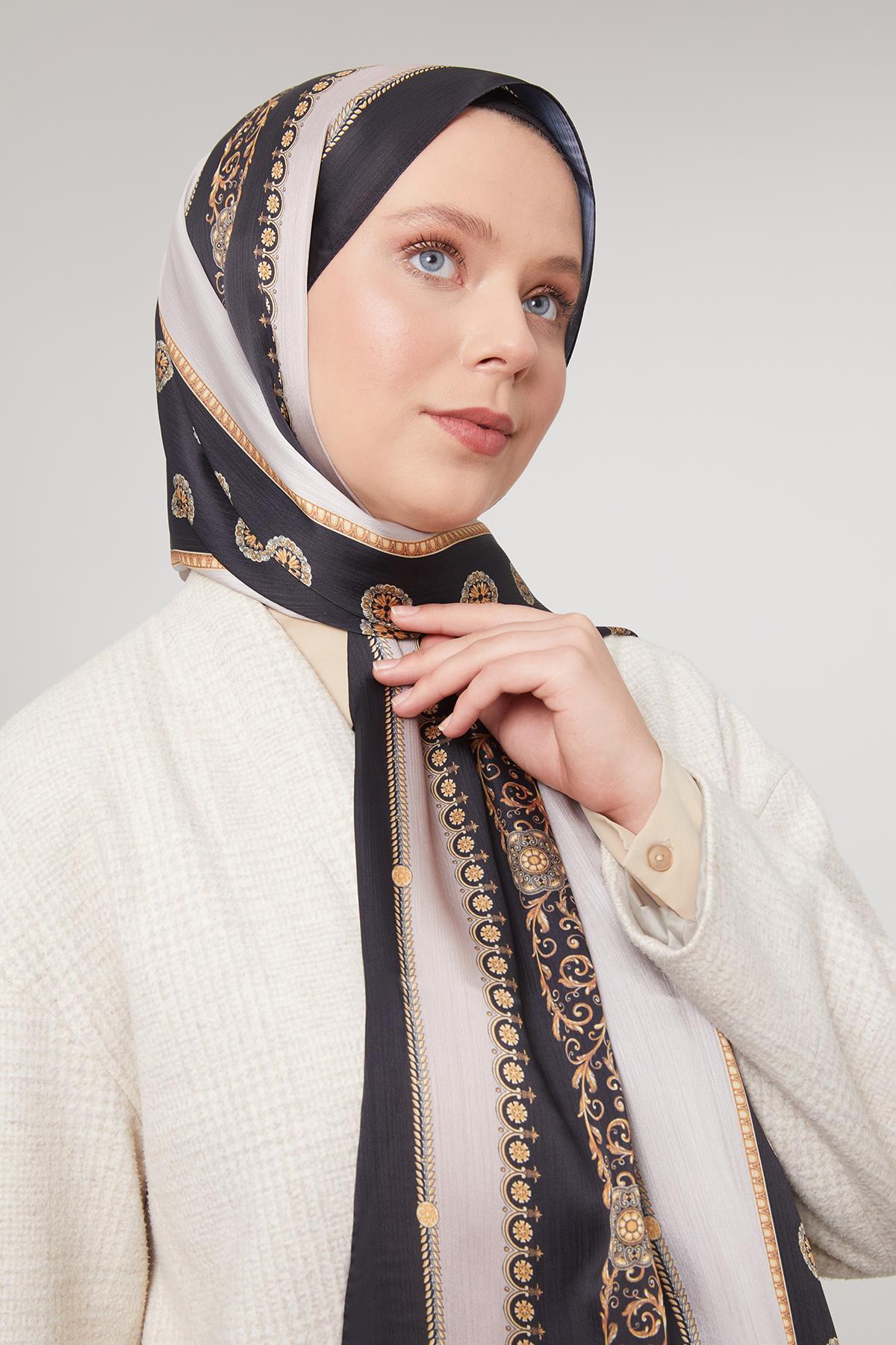 Fivescarf Siyah-Ekru Varak İşlemeli Brand Şal