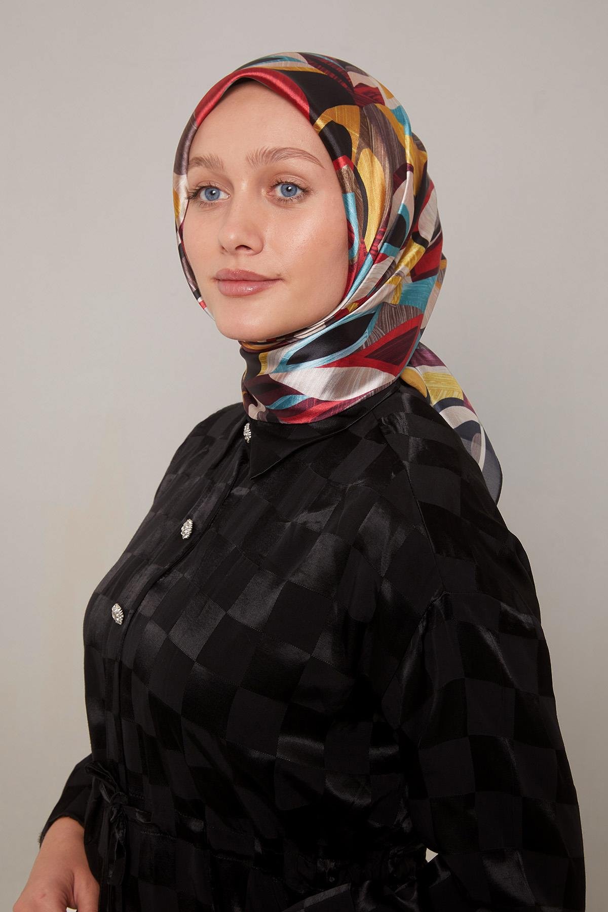 Fivescarf Siyah-Gold Çiçek Desen Kristal Eşarp