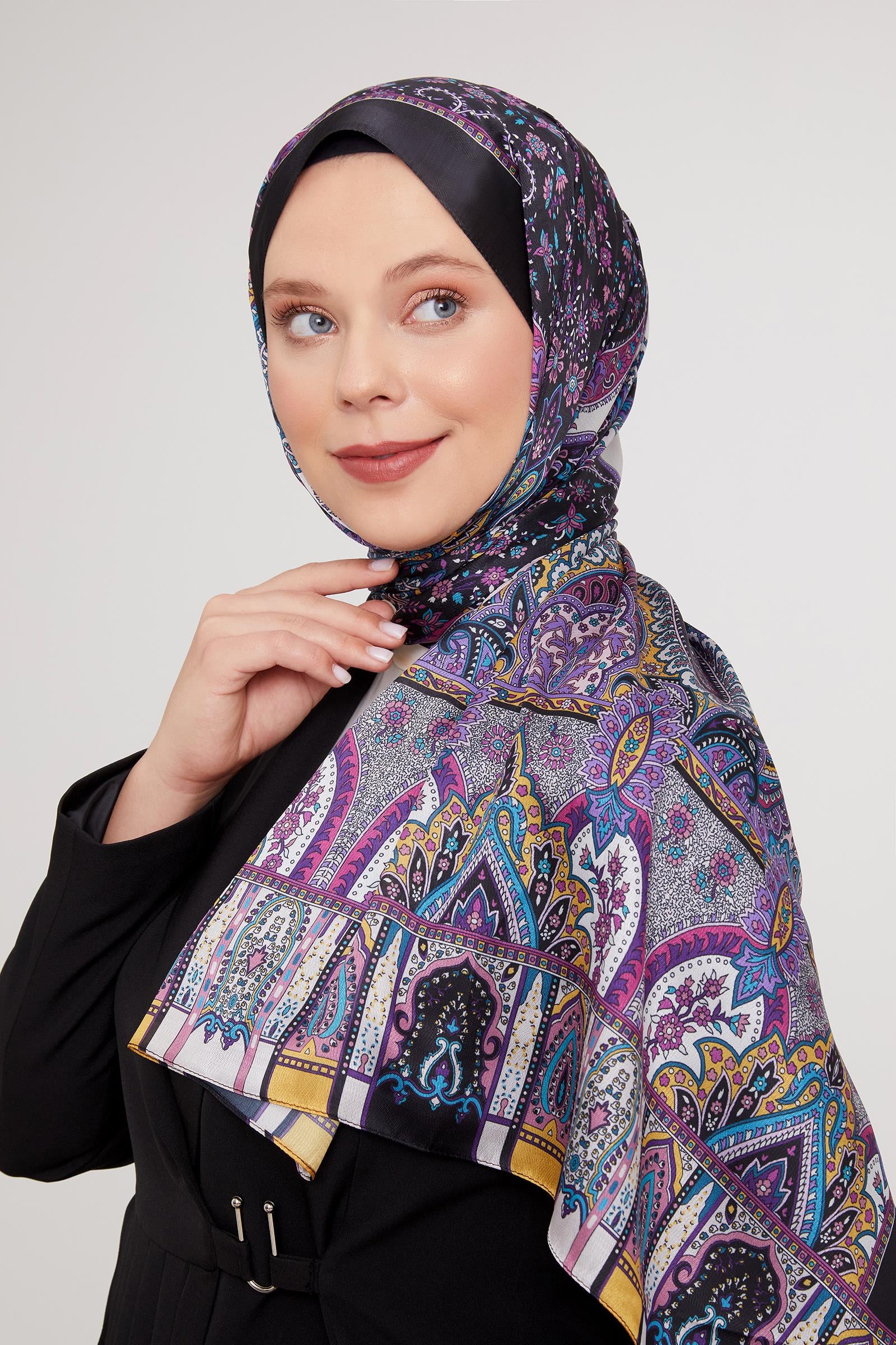 Fivescarf Siyah-Gold Etnik Desen Vual İpek Şal