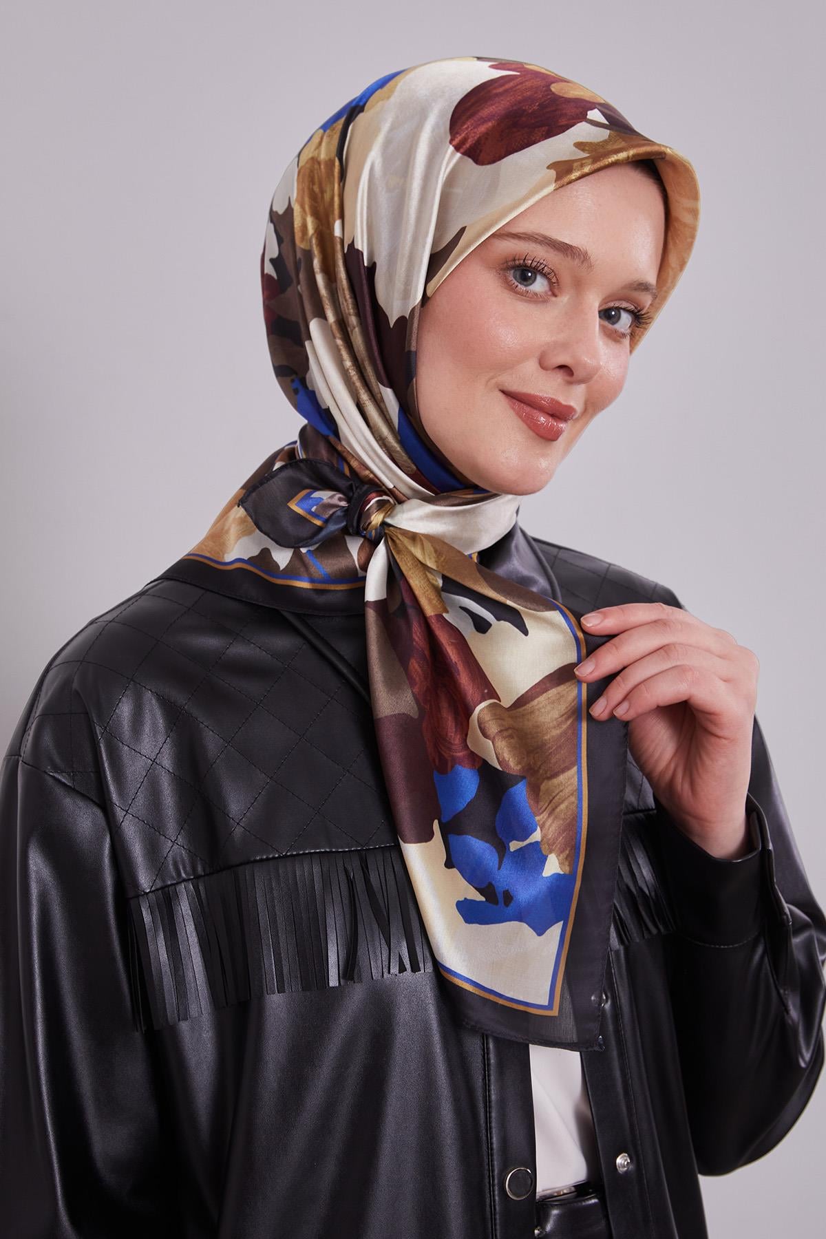 Fivescarf Siyah Gül Desen Kristal Eşarp