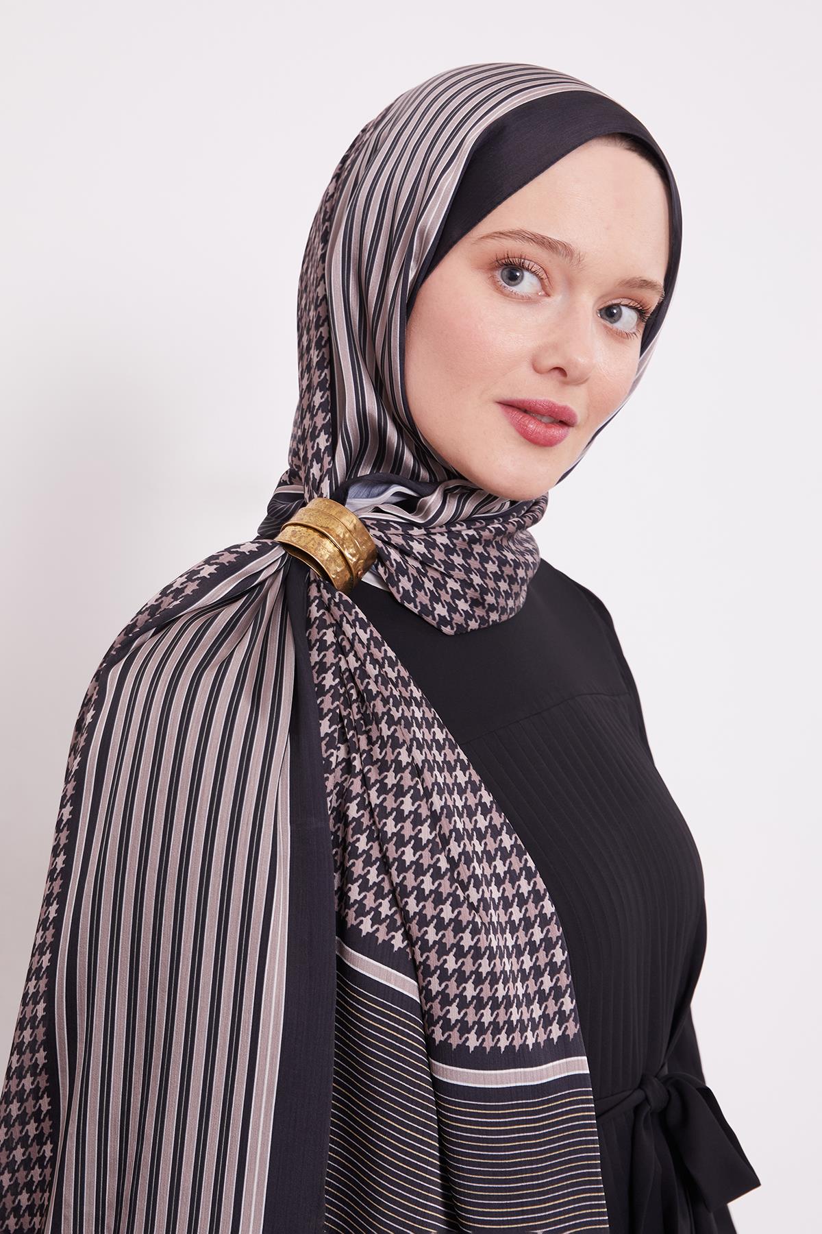 Fivescarf Siyah Kazayağı Desen Brand Şal