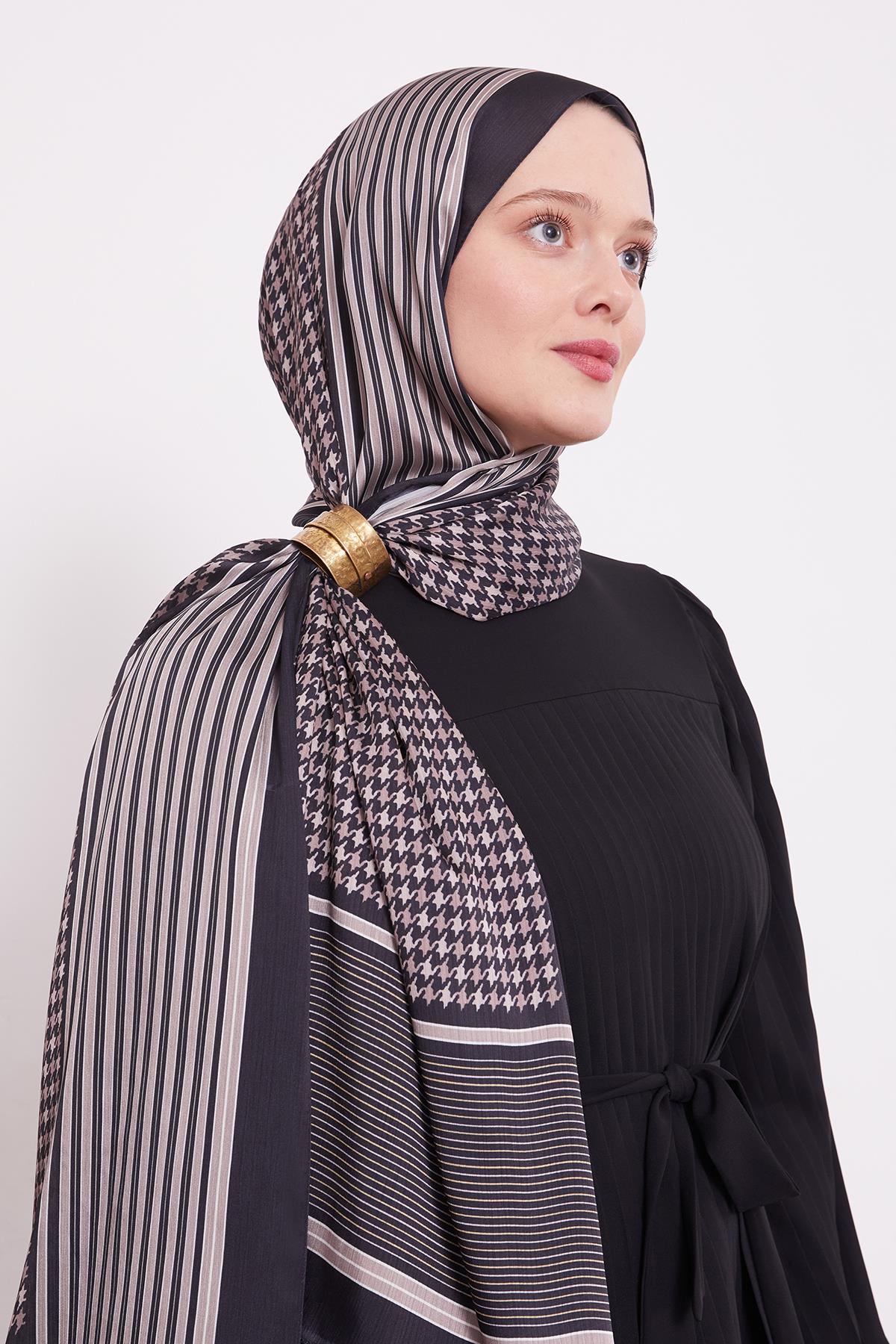 Fivescarf Siyah Kazayağı Desen Brand Şal