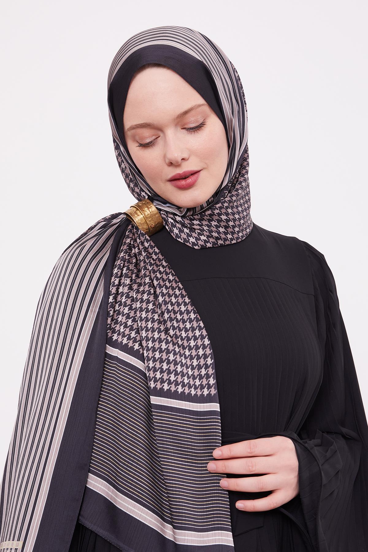 Fivescarf Siyah Kazayağı Desen Brand Şal