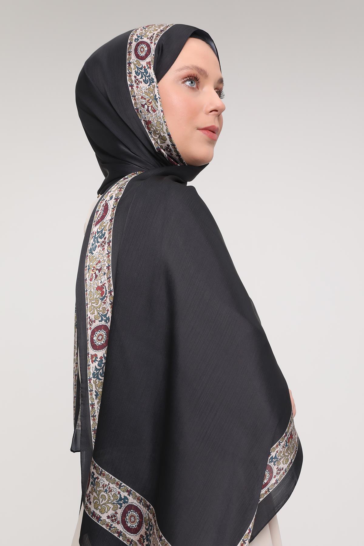 Fivescarf Siyah Şeritli Etnik Desen Brand Şal