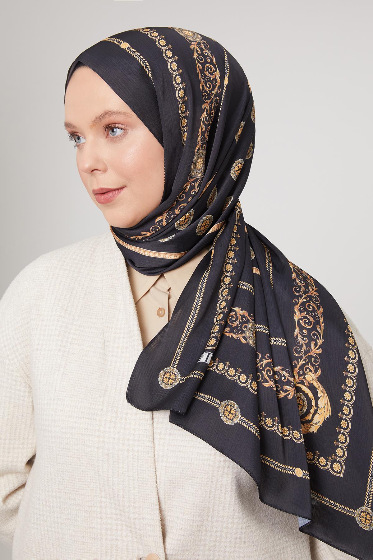 Fivescarf Siyah Varak İşlemeli Brand Şal