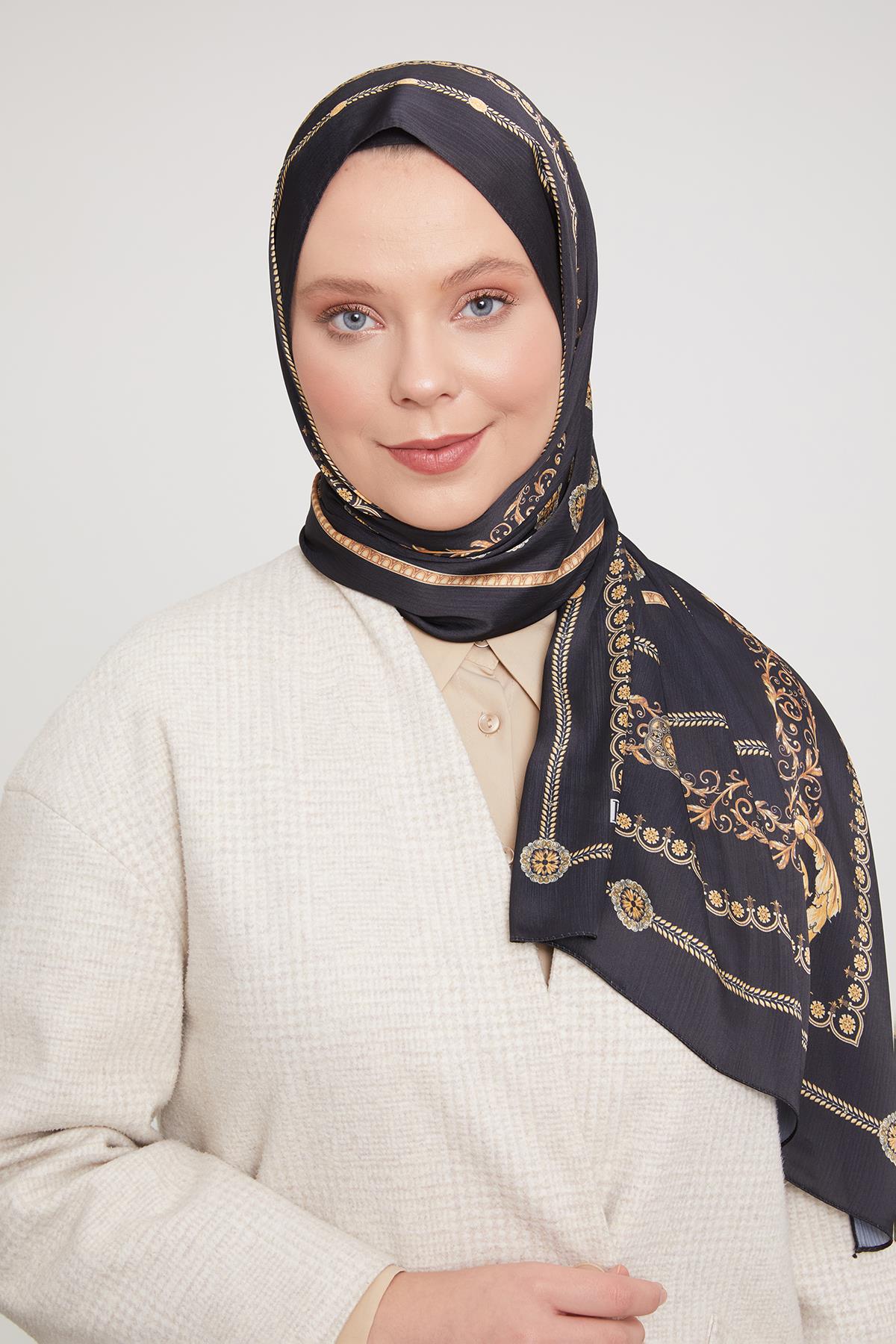 Fivescarf Siyah Varak İşlemeli Brand Şal