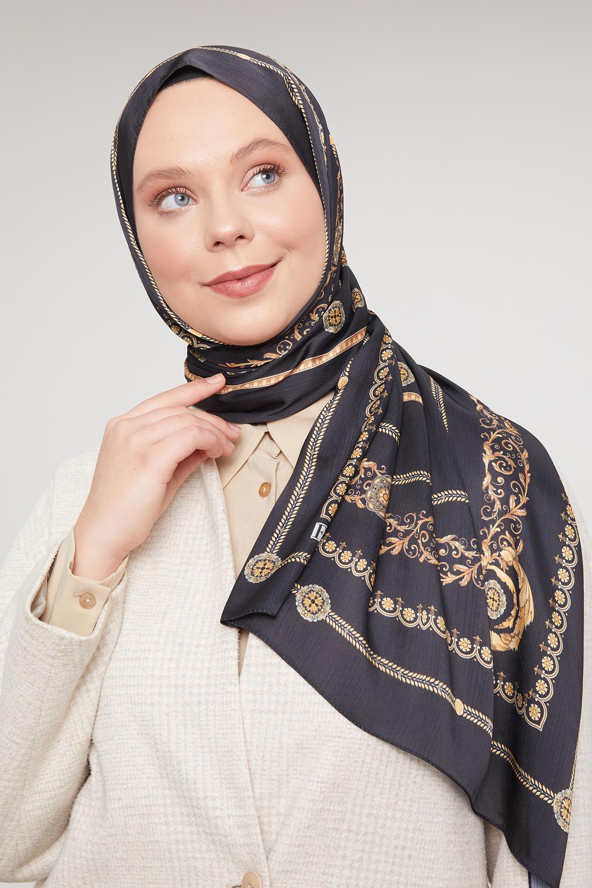 Fivescarf Siyah Varak İşlemeli Brand Şal
