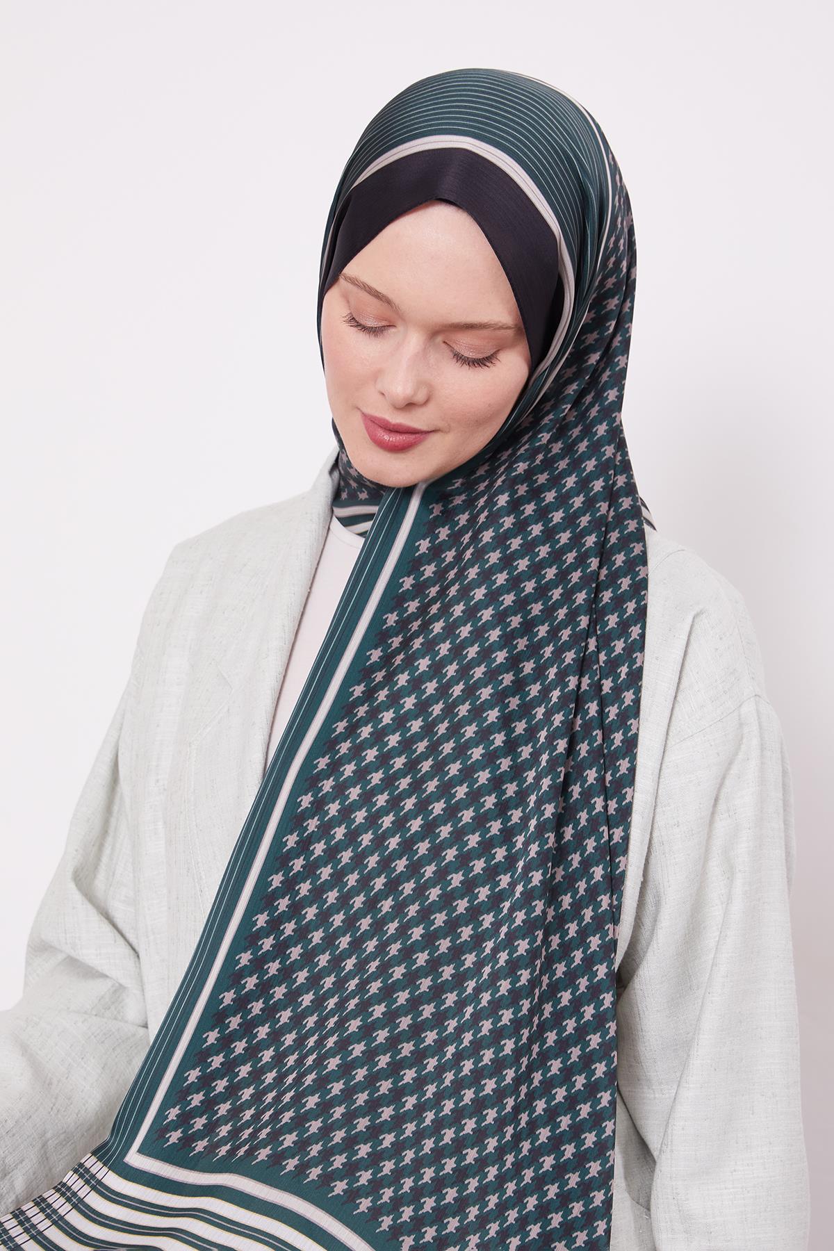 Fivescarf Siyah-Zümrüt Kazayağı Desen Brand Şal