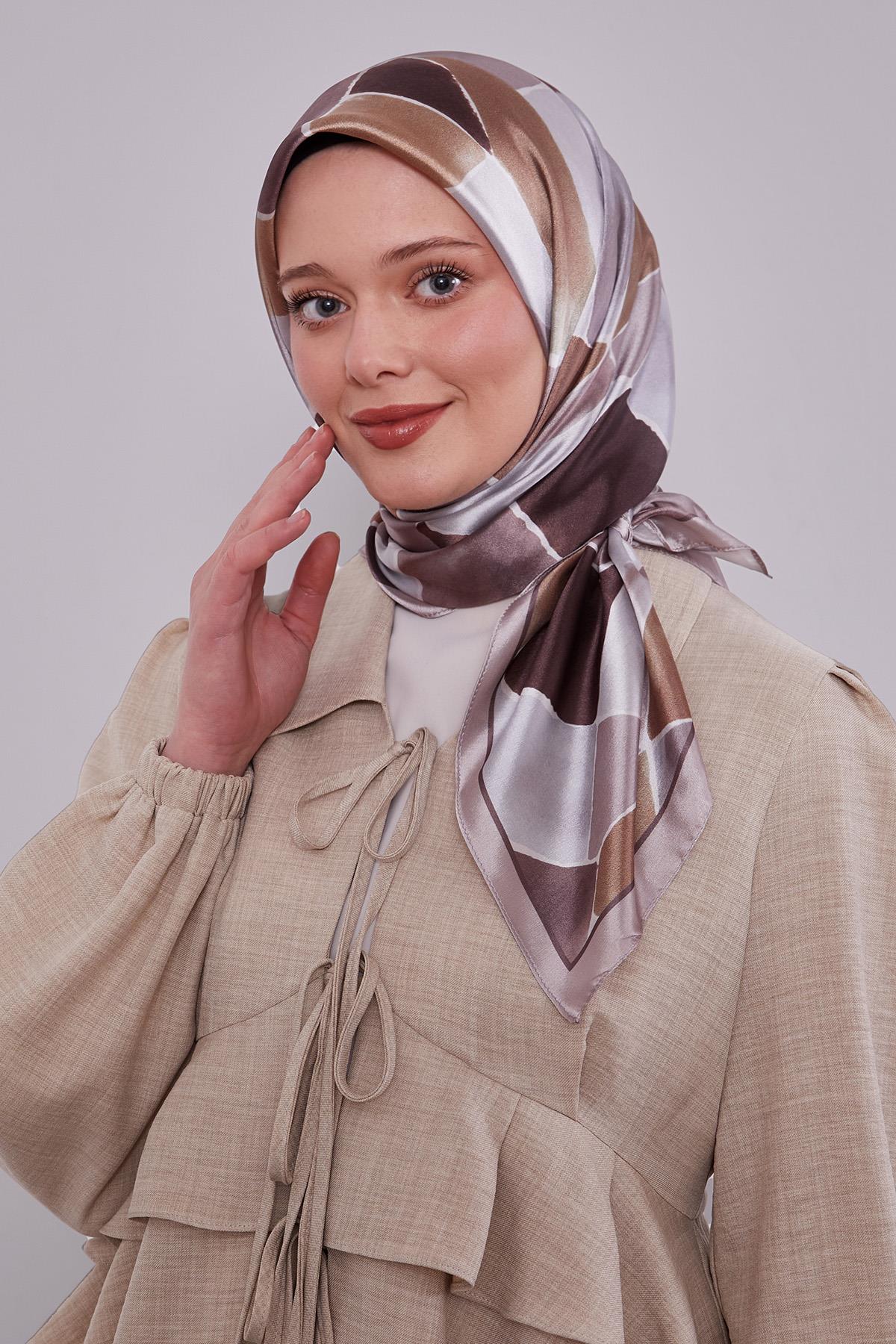 Fivescarf Sütlü Kahve Geometrik Desen Kristal Eşarp