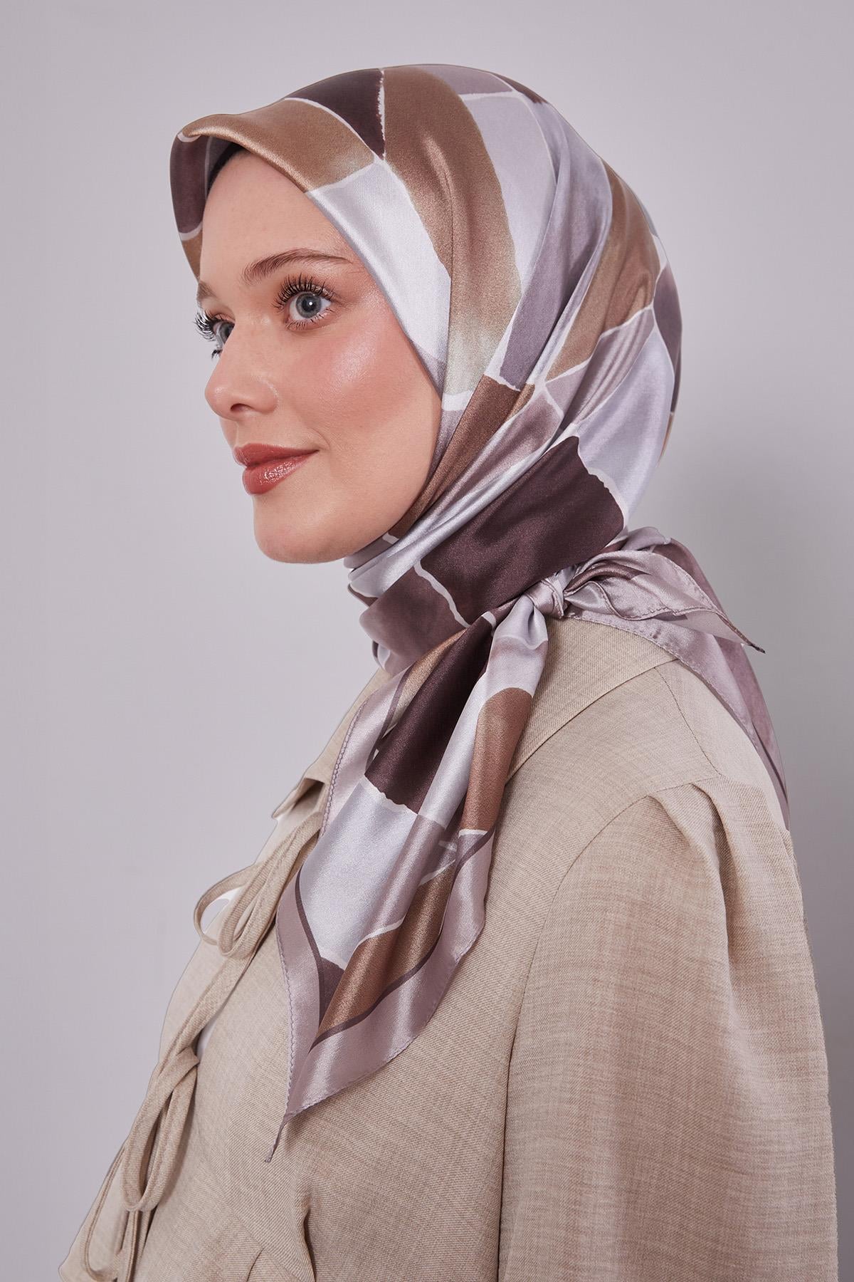 Fivescarf Sütlü Kahve Geometrik Desen Kristal Eşarp