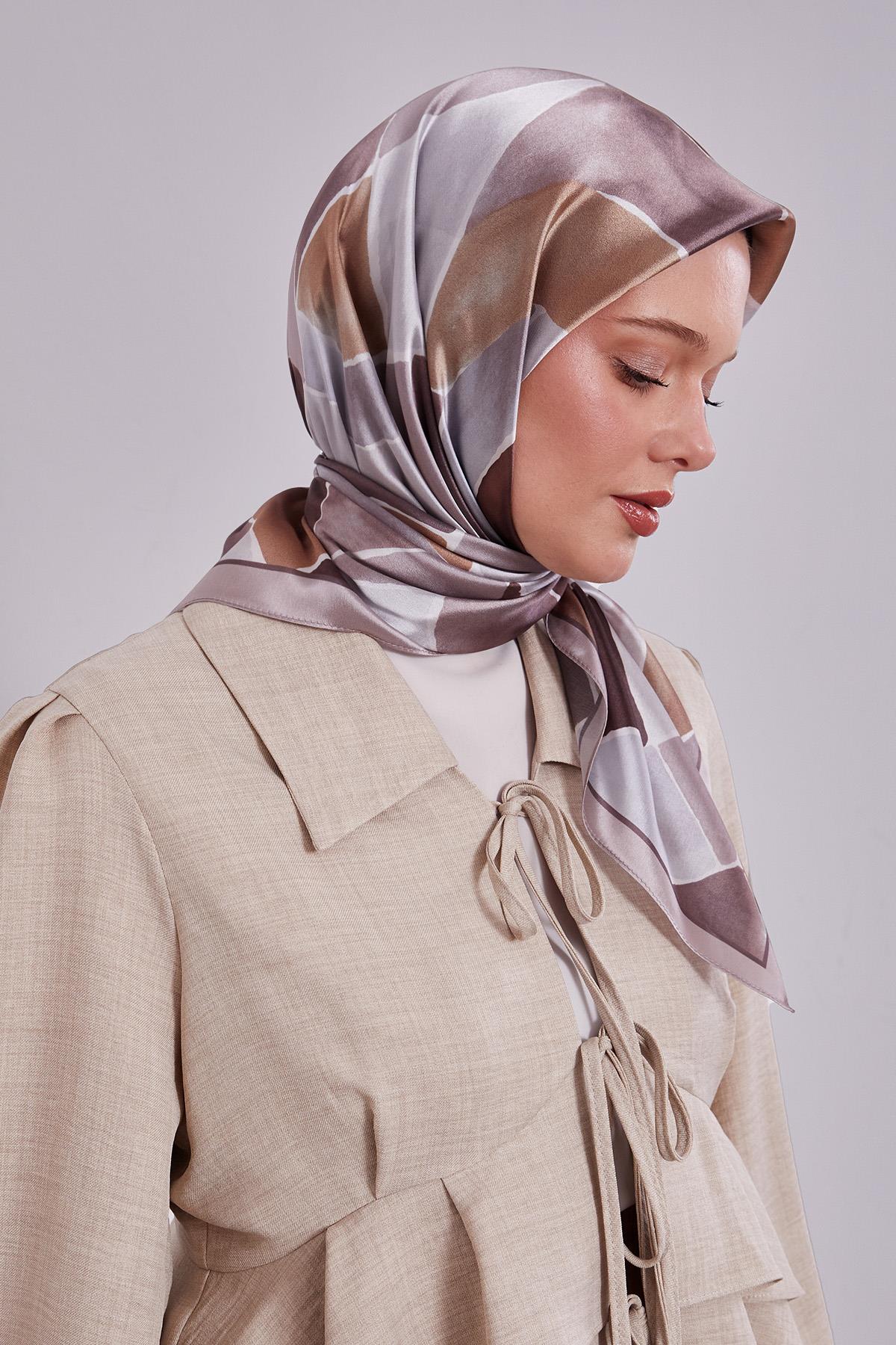 Fivescarf Sütlü Kahve Geometrik Desen Kristal Eşarp