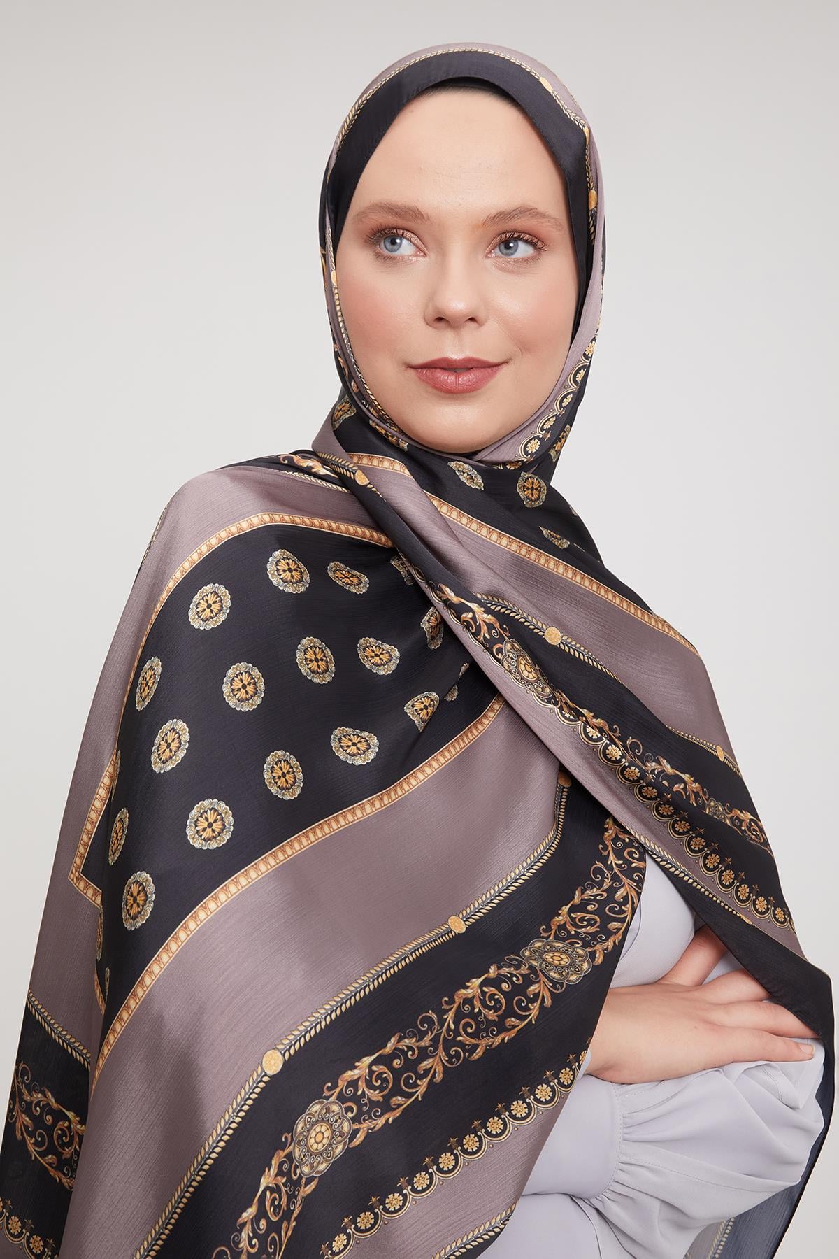 Fivescarf Taş Varak İşlemeli Brand Şal