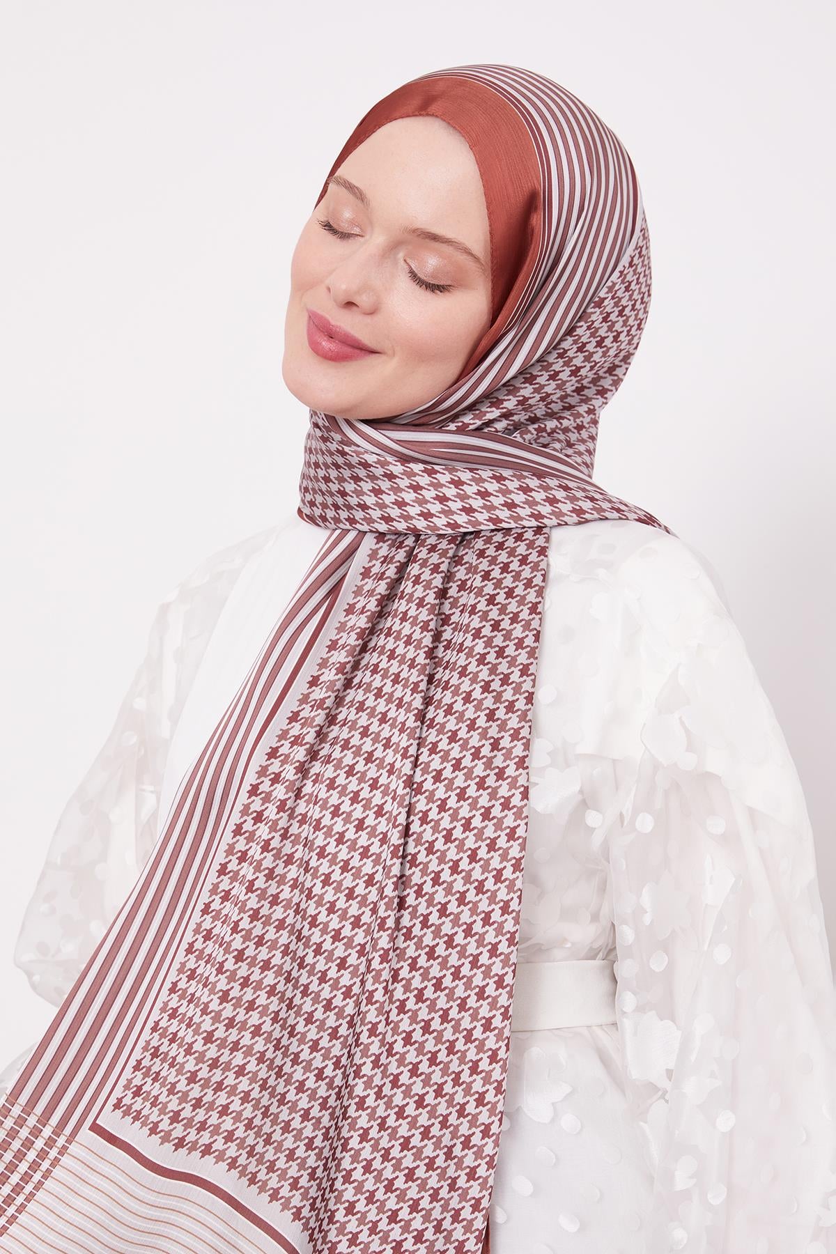 Fivescarf Turuncu Kazayağı Desen Brand Şal