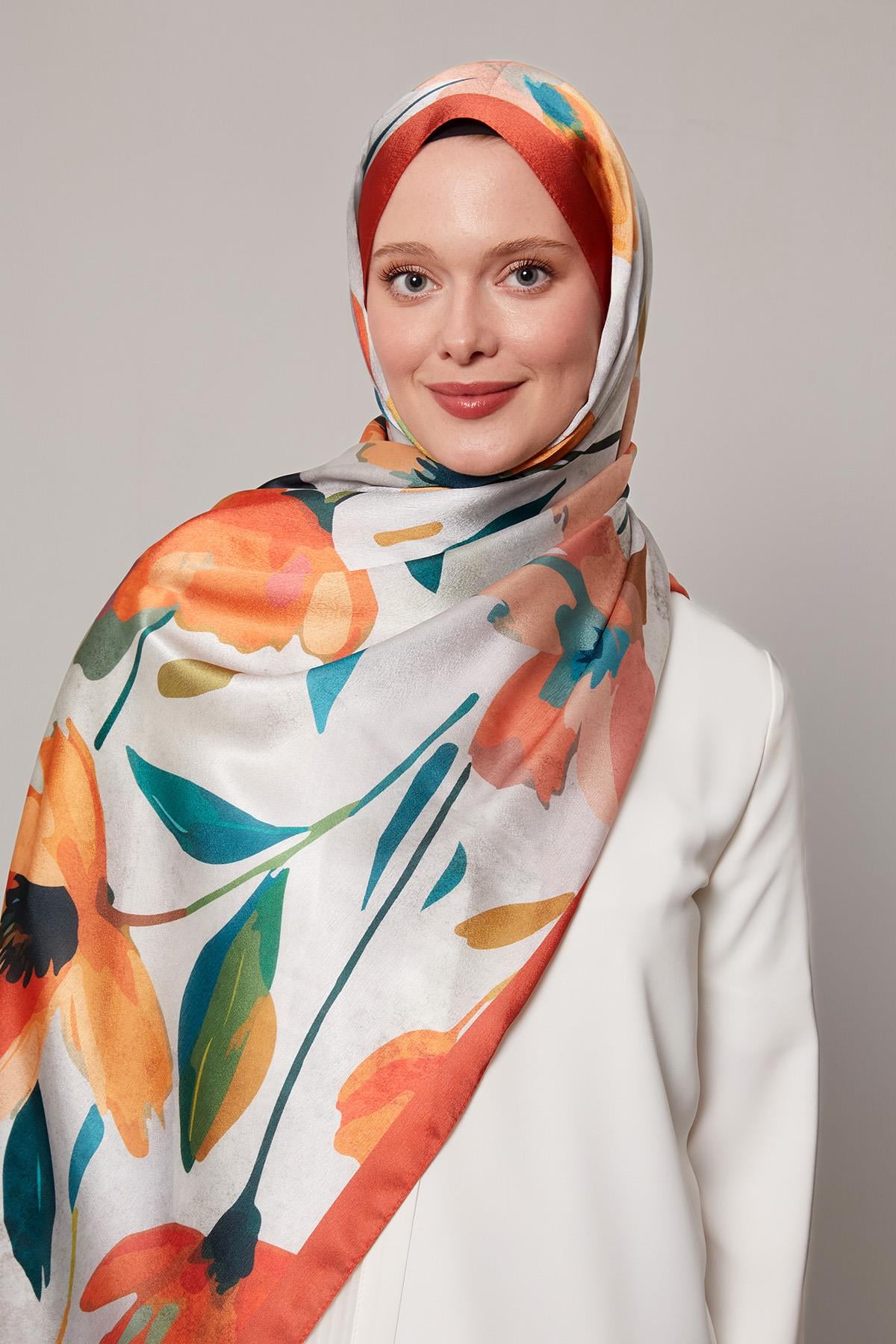 Fivescarf Turuncu Somut Çiçek Desenli Vual İpek Şal