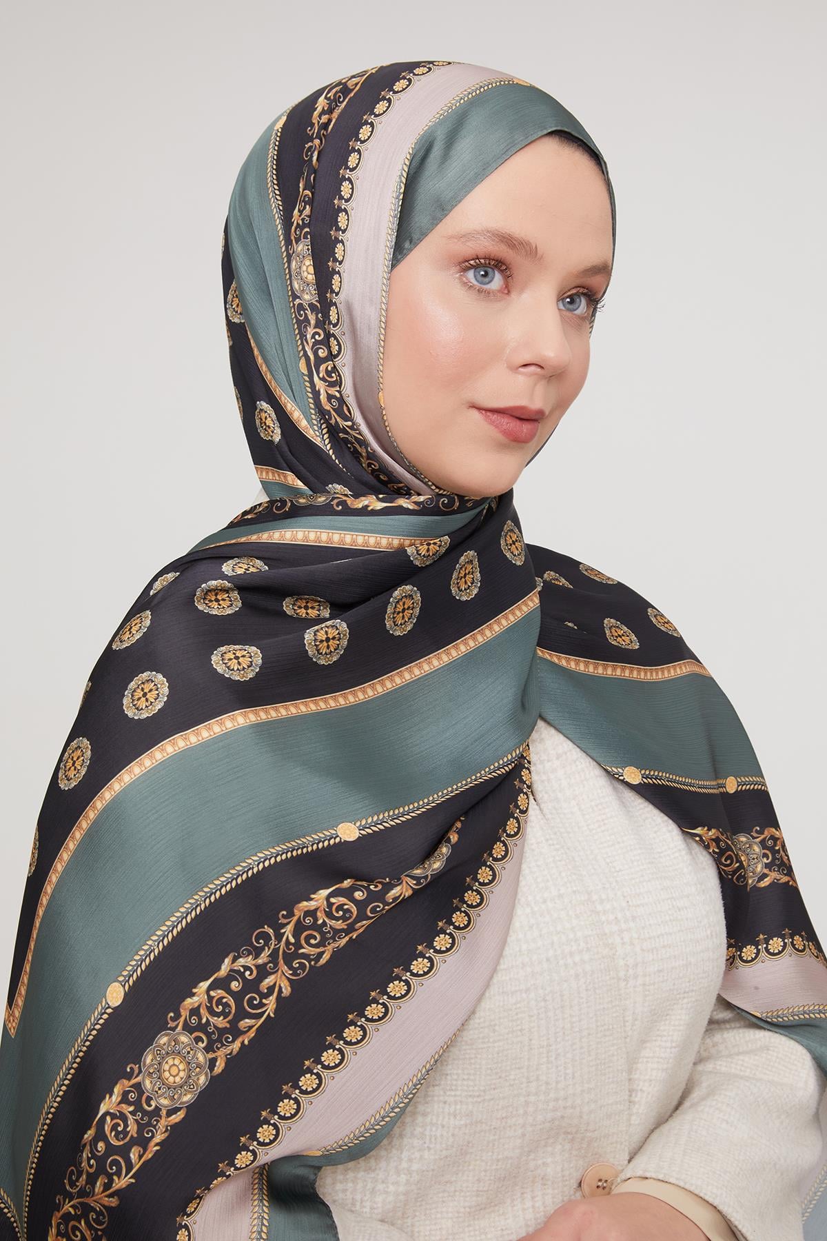 Fivescarf Yeşil Varak İşlemeli Brand Şal