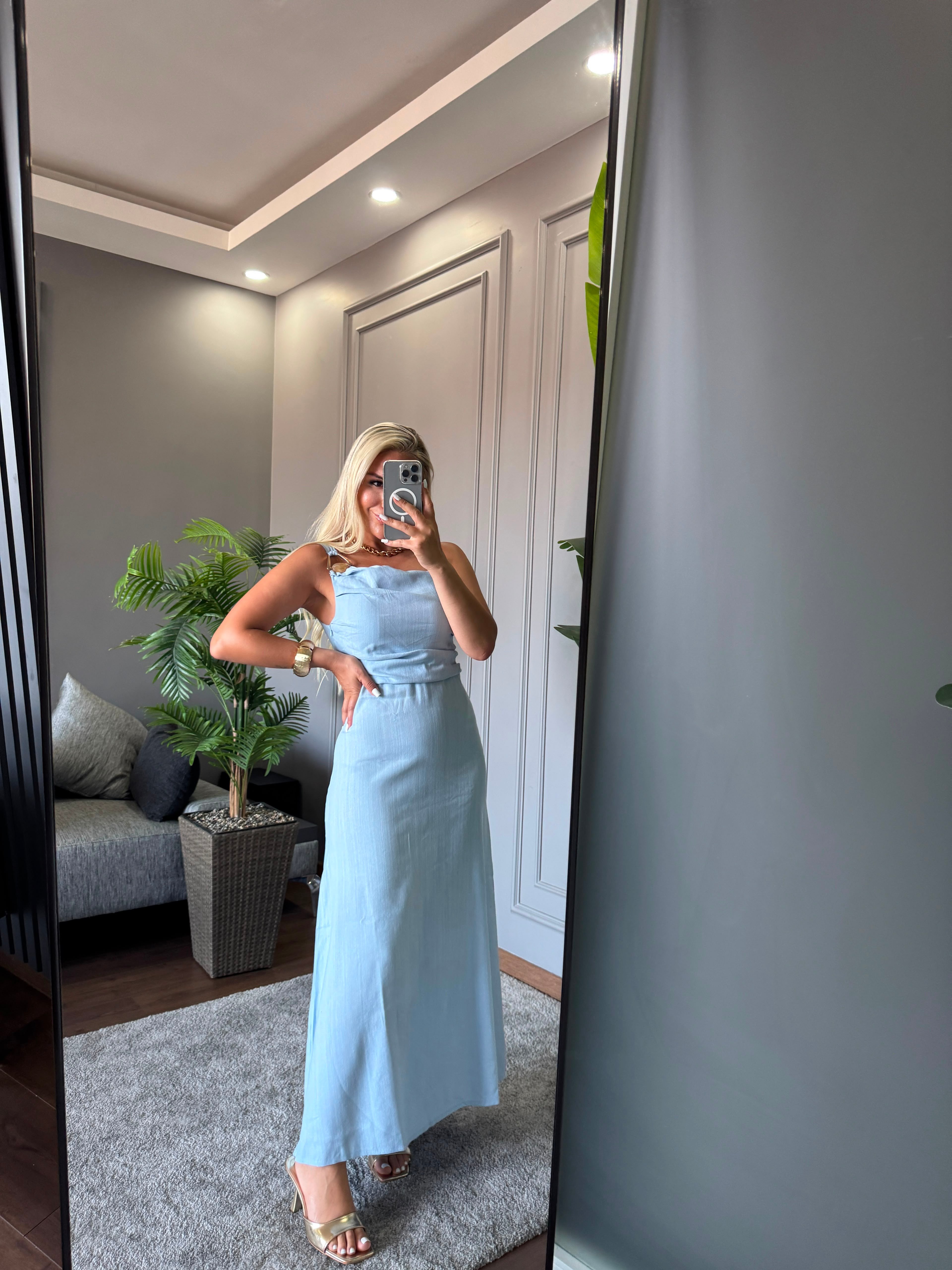 AKSESUAR DETAYLI ELBİSE
