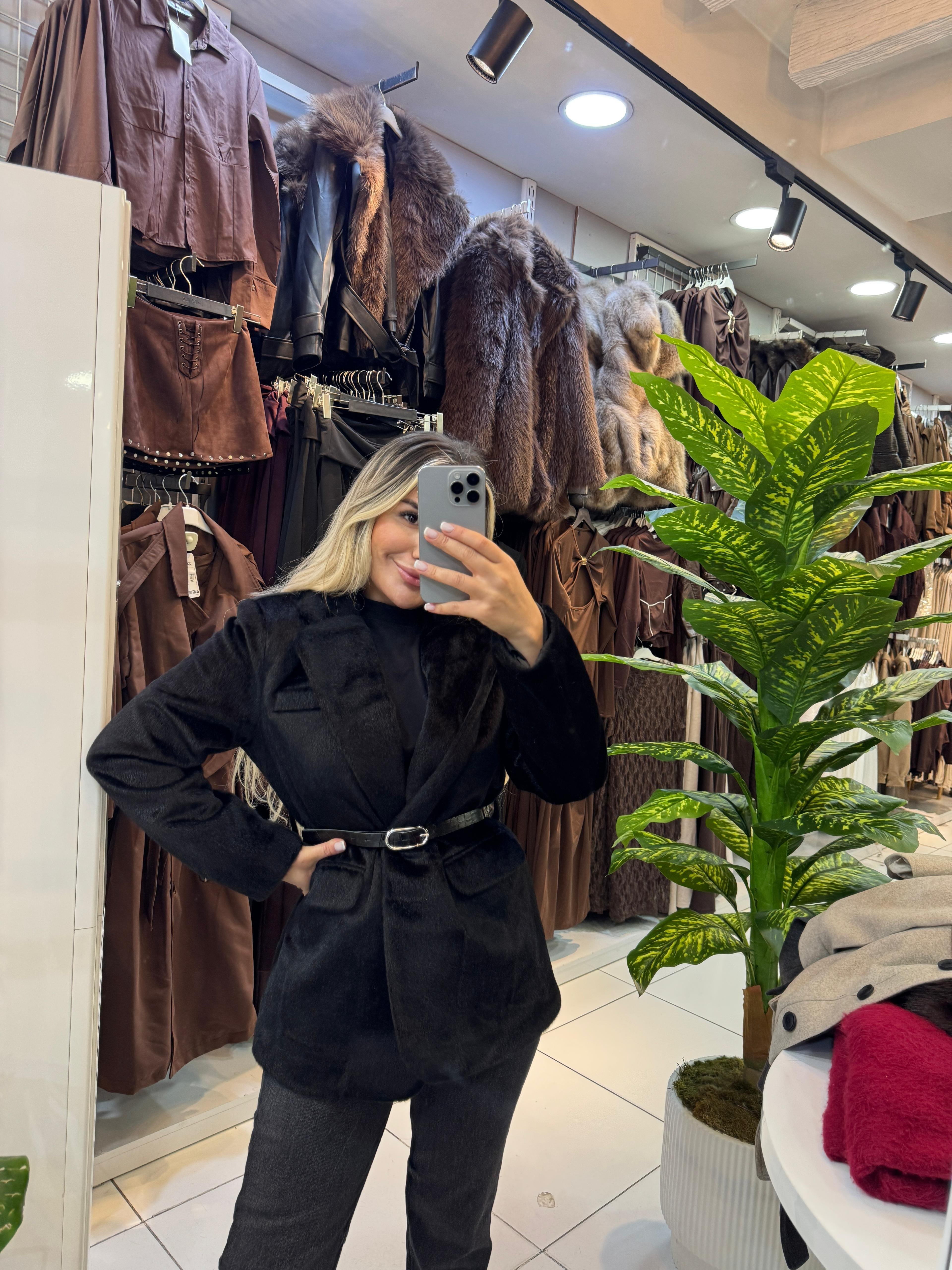 ASTARLI KEMERLİ CEKET