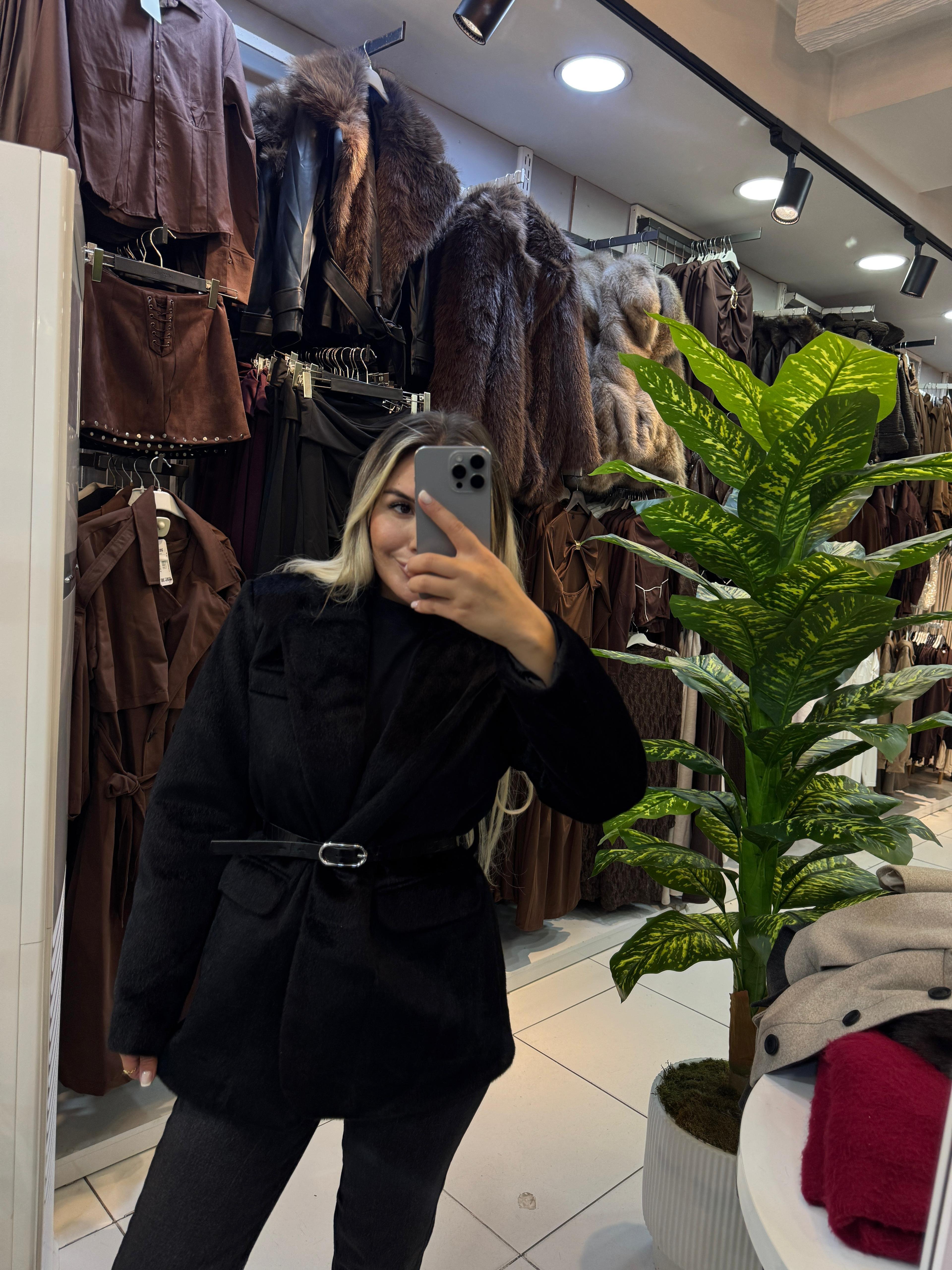 ASTARLI KEMERLİ CEKET