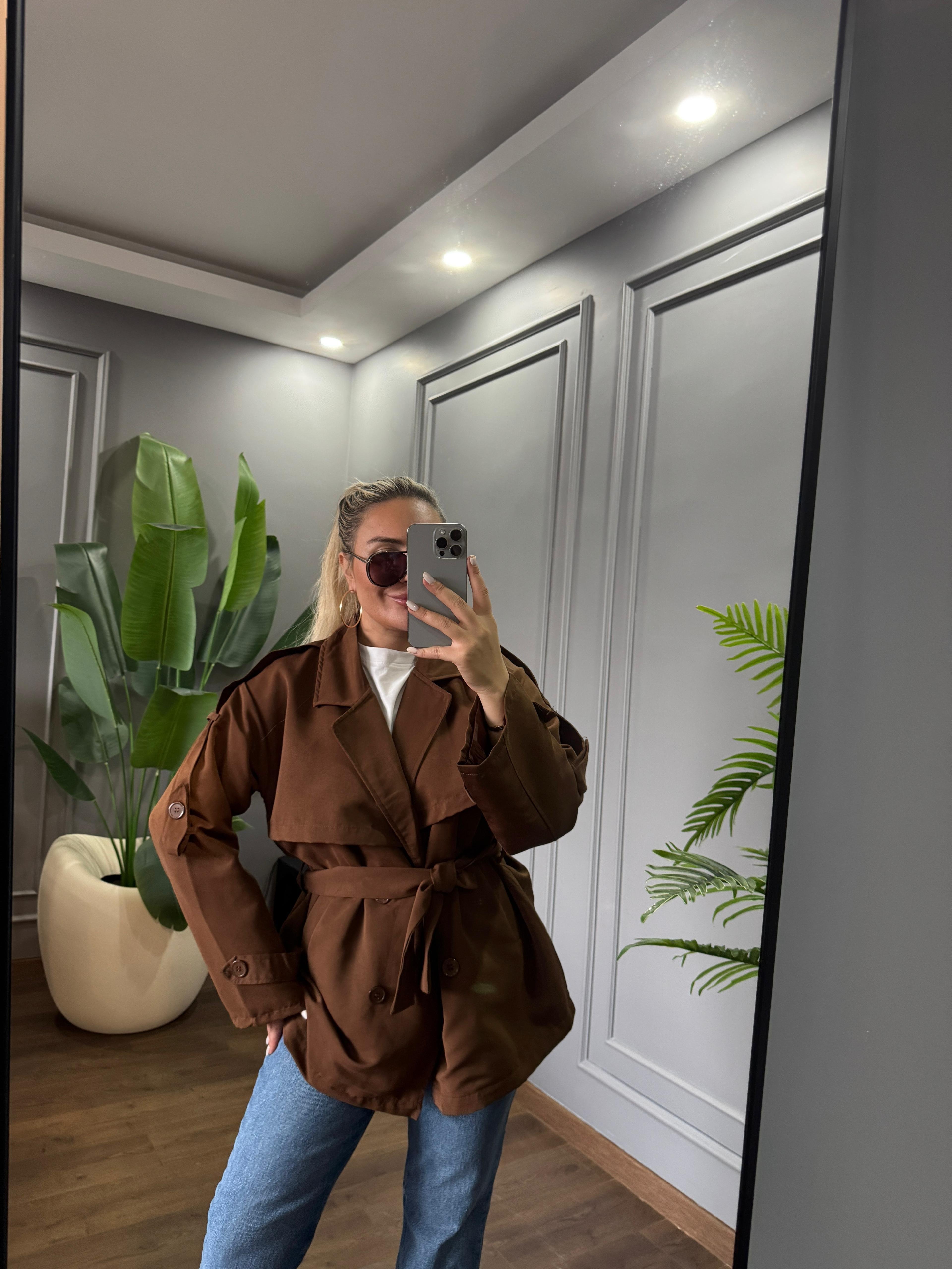 Astarlı kısa trenç