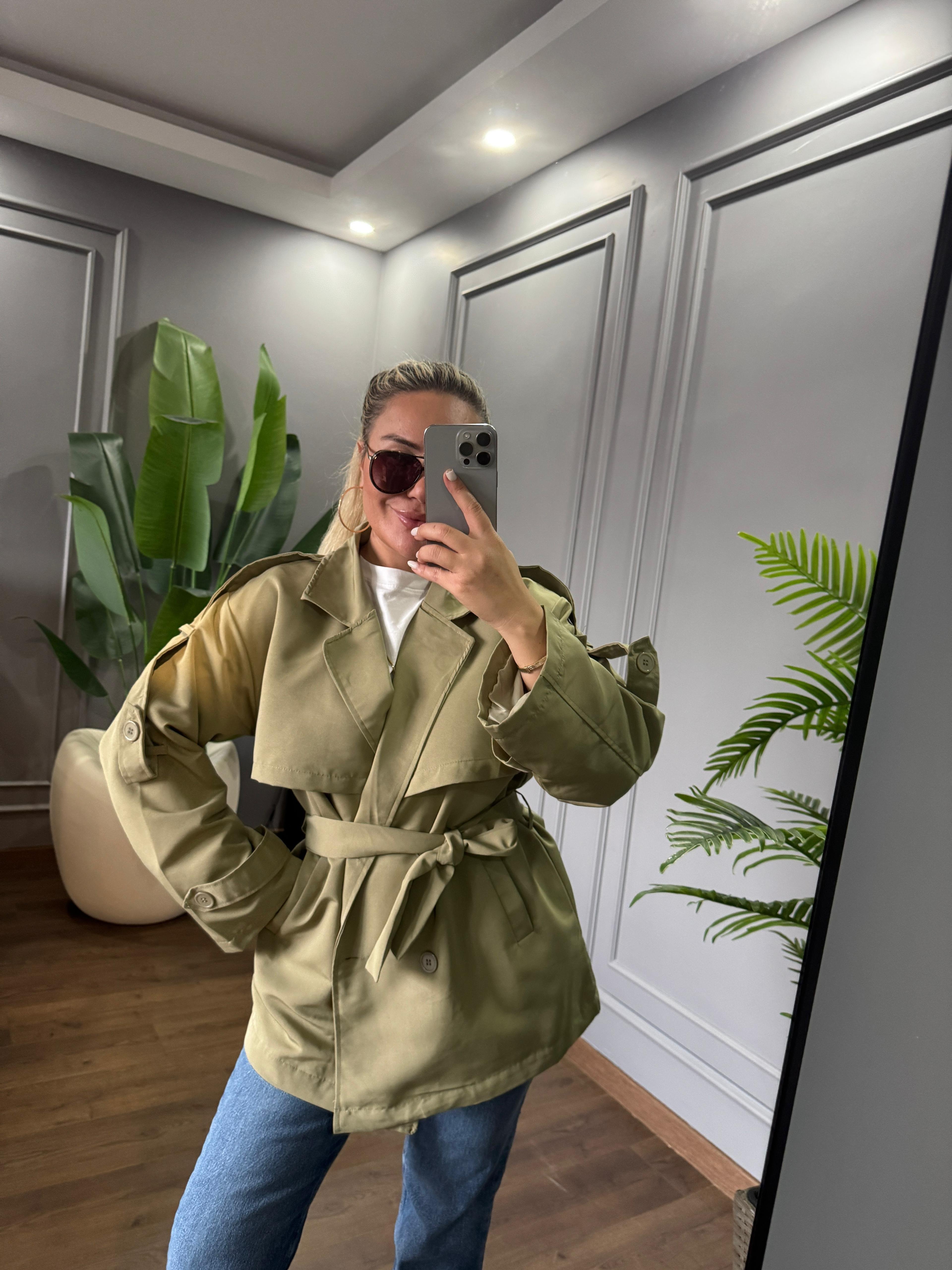 Astarlı kısa trenç