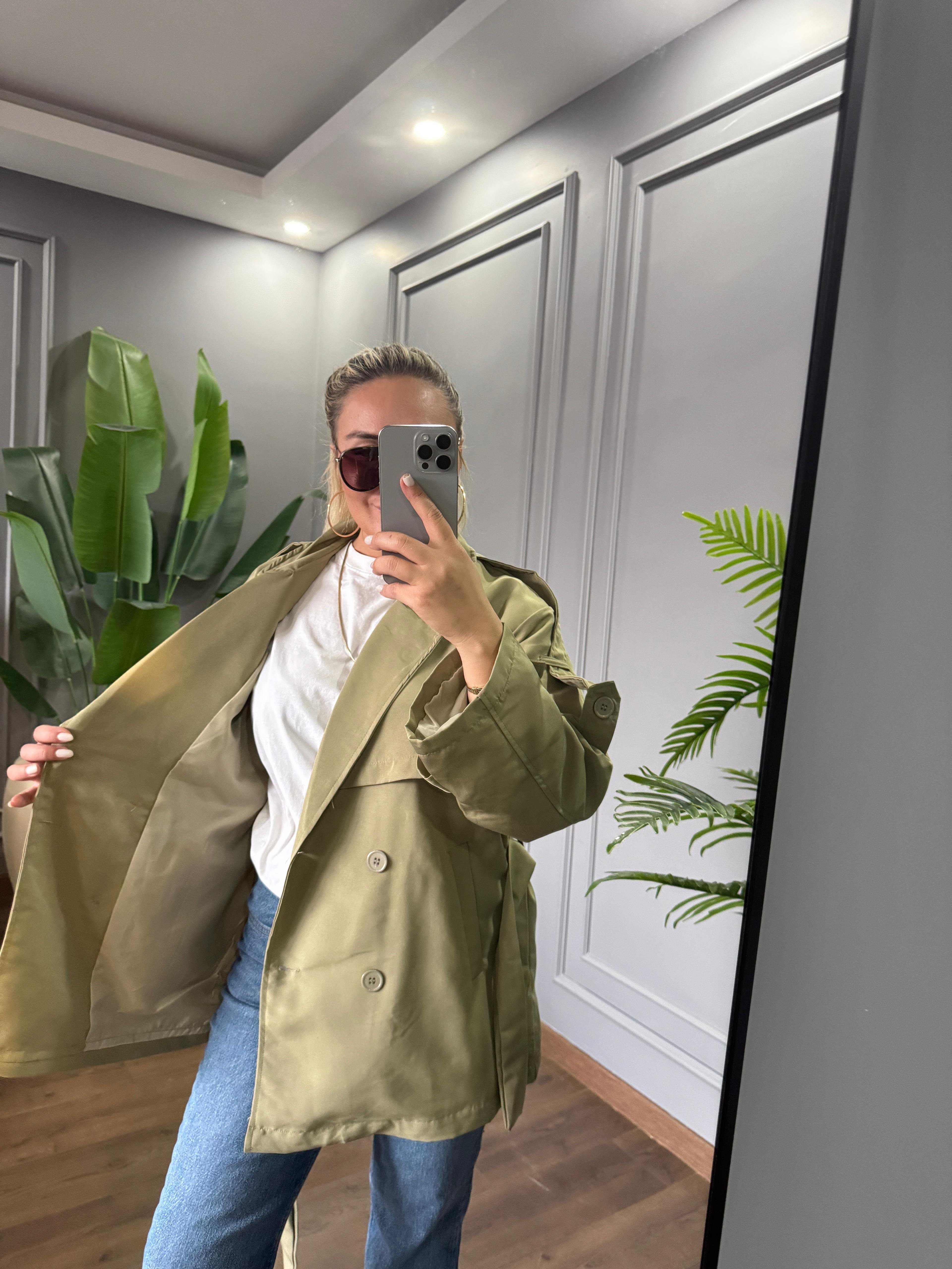 Astarlı kısa trenç