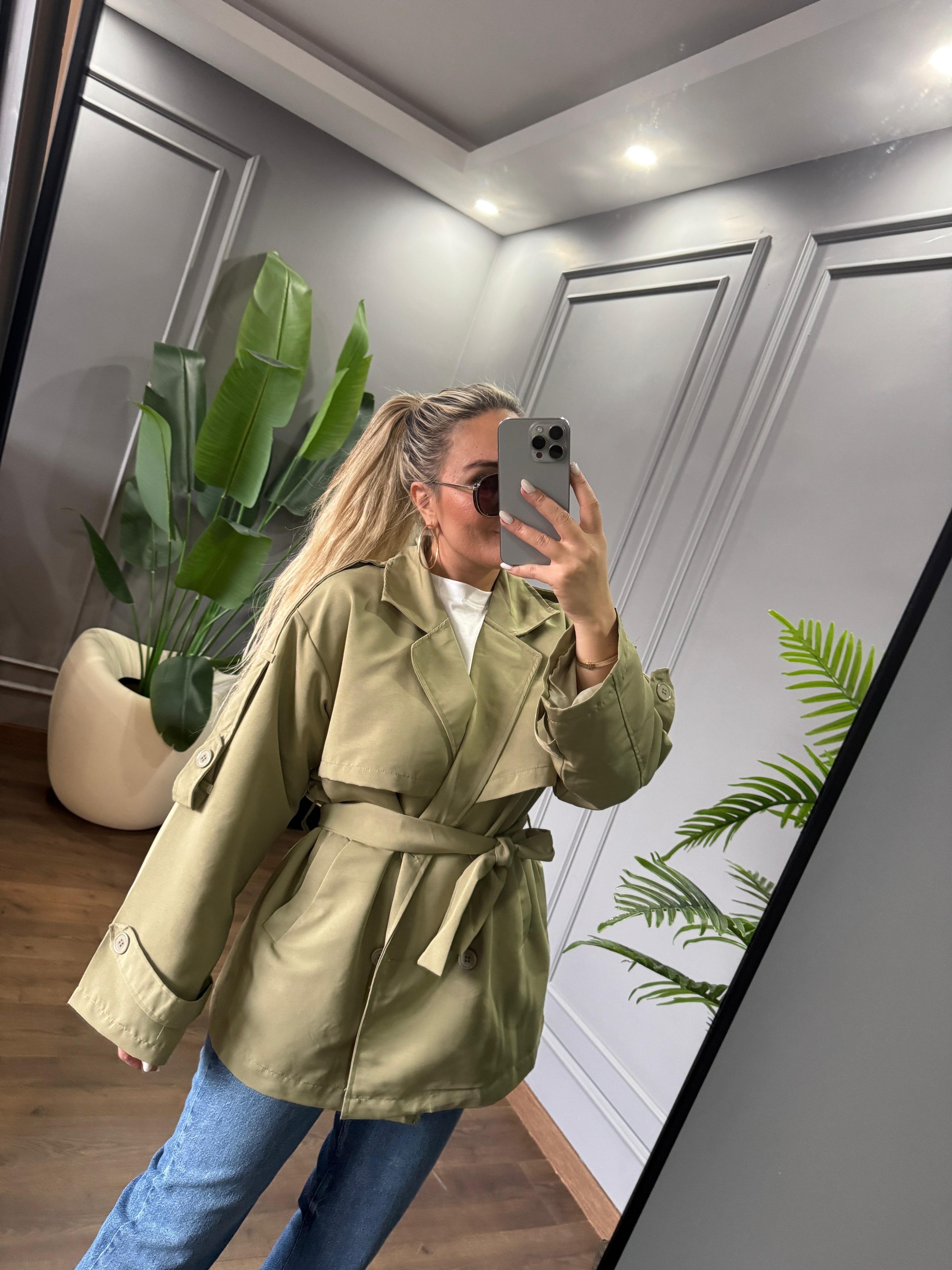 Astarlı kısa trenç