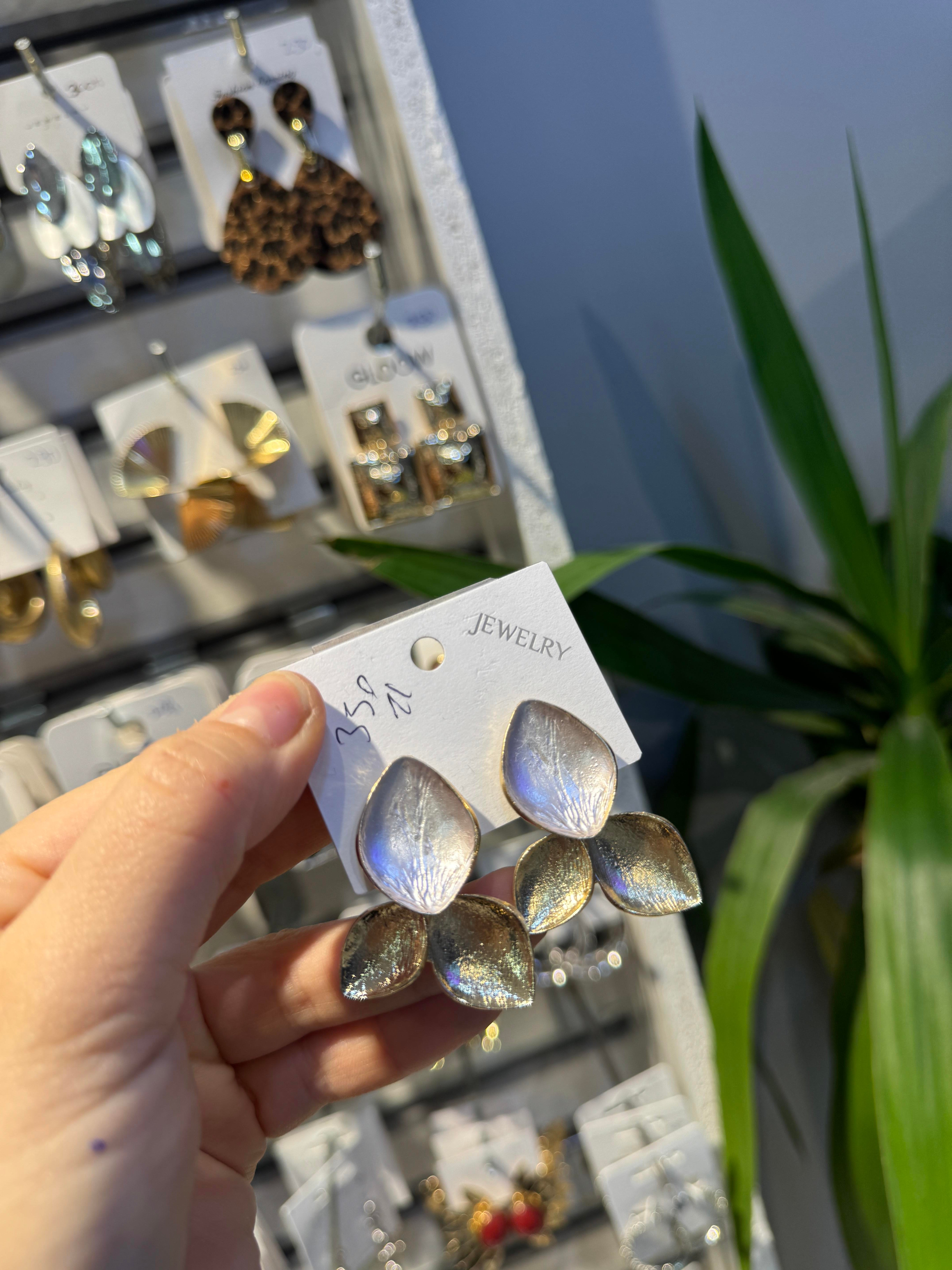 BEYAZ DETAY GOLD KÜPE