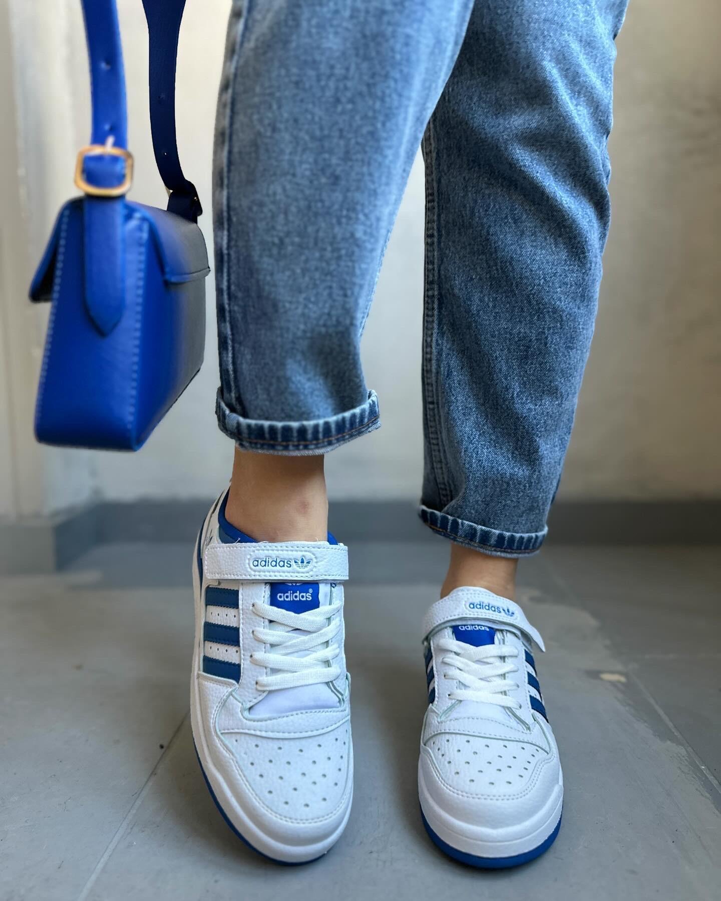 Beyaz mavi adidas