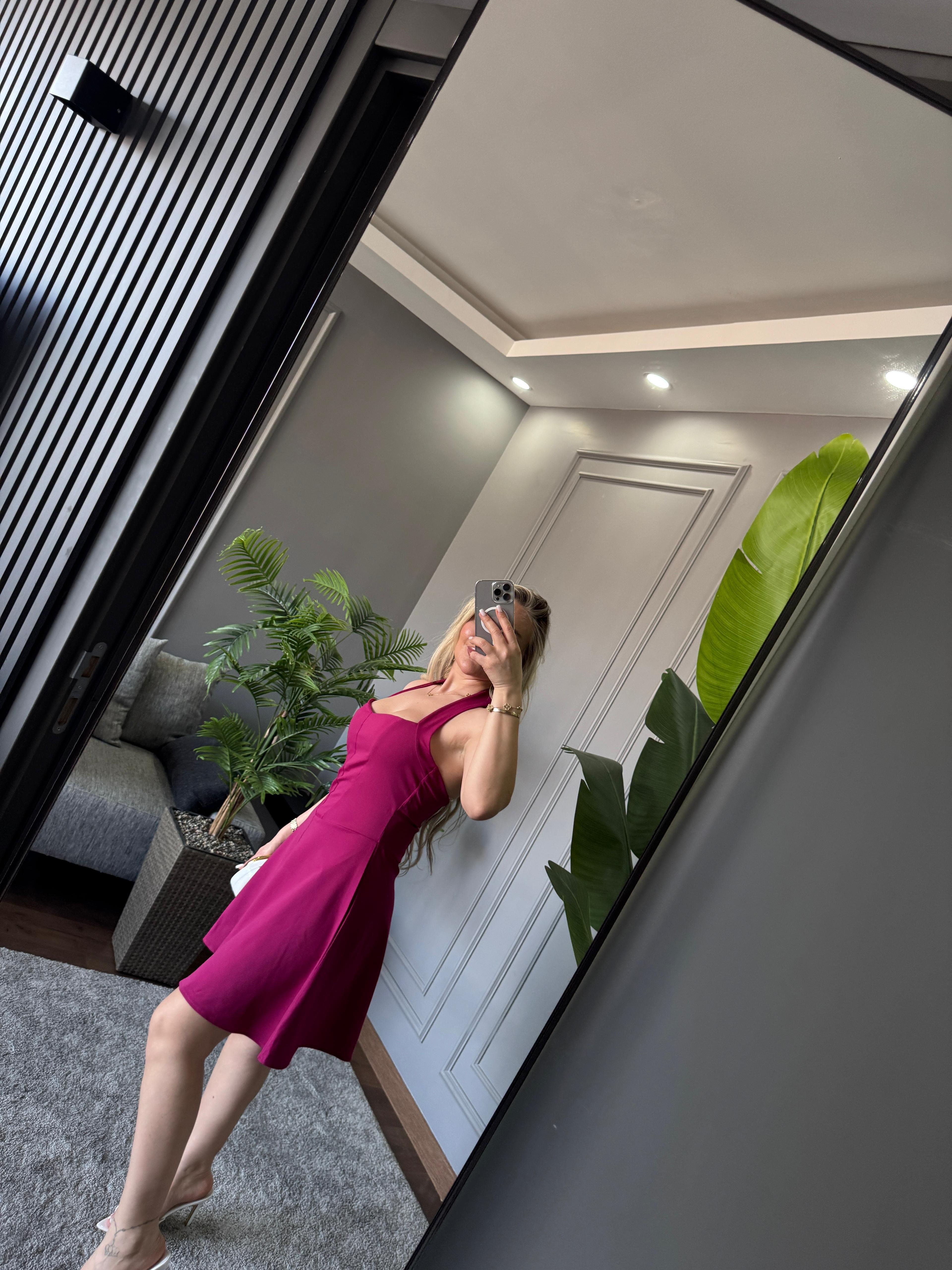 BOYUNDAN GEÇİRMELİ ELBİSE