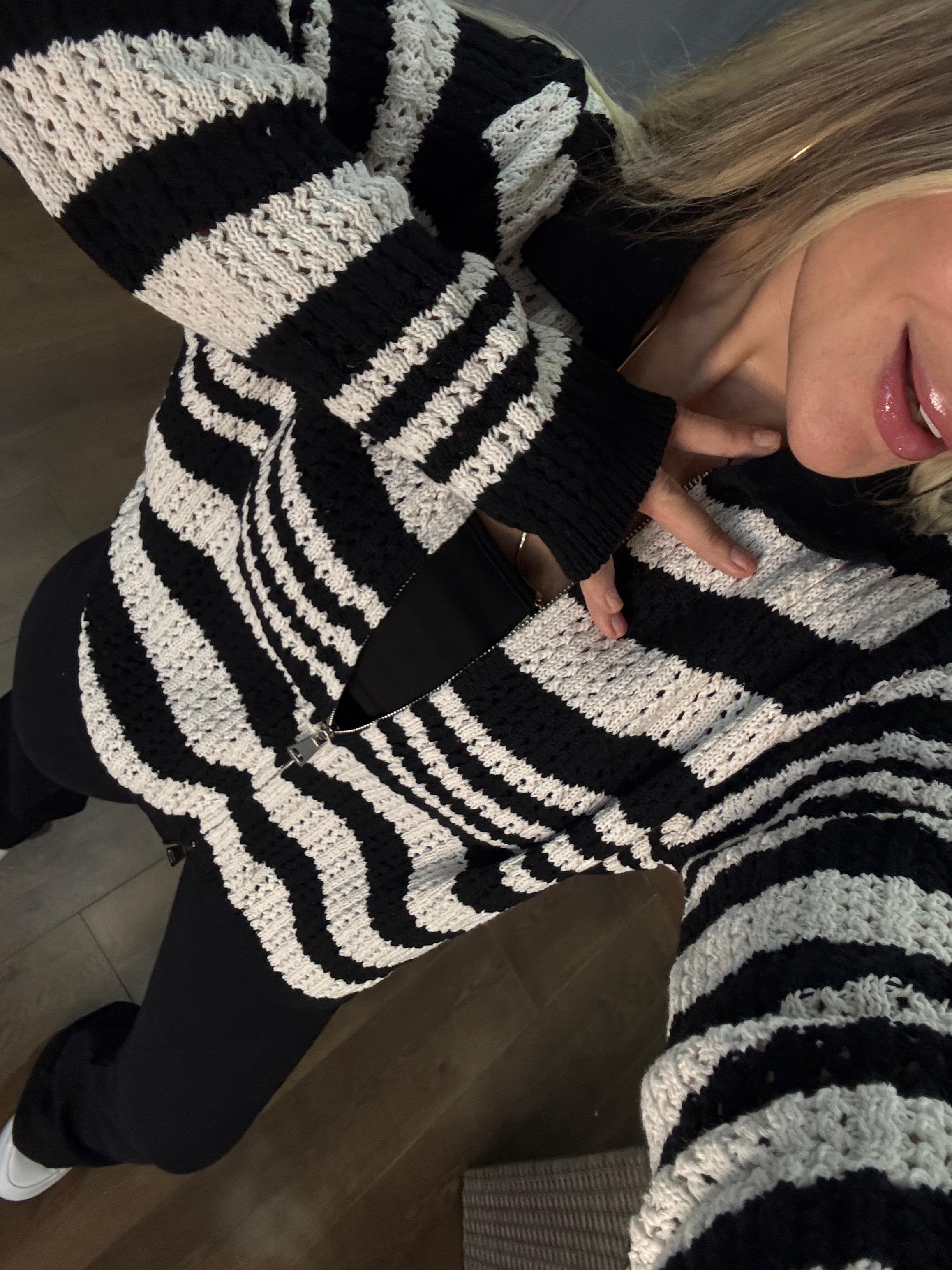 ÇİFT FERMUARLI TRİKO HIRKA