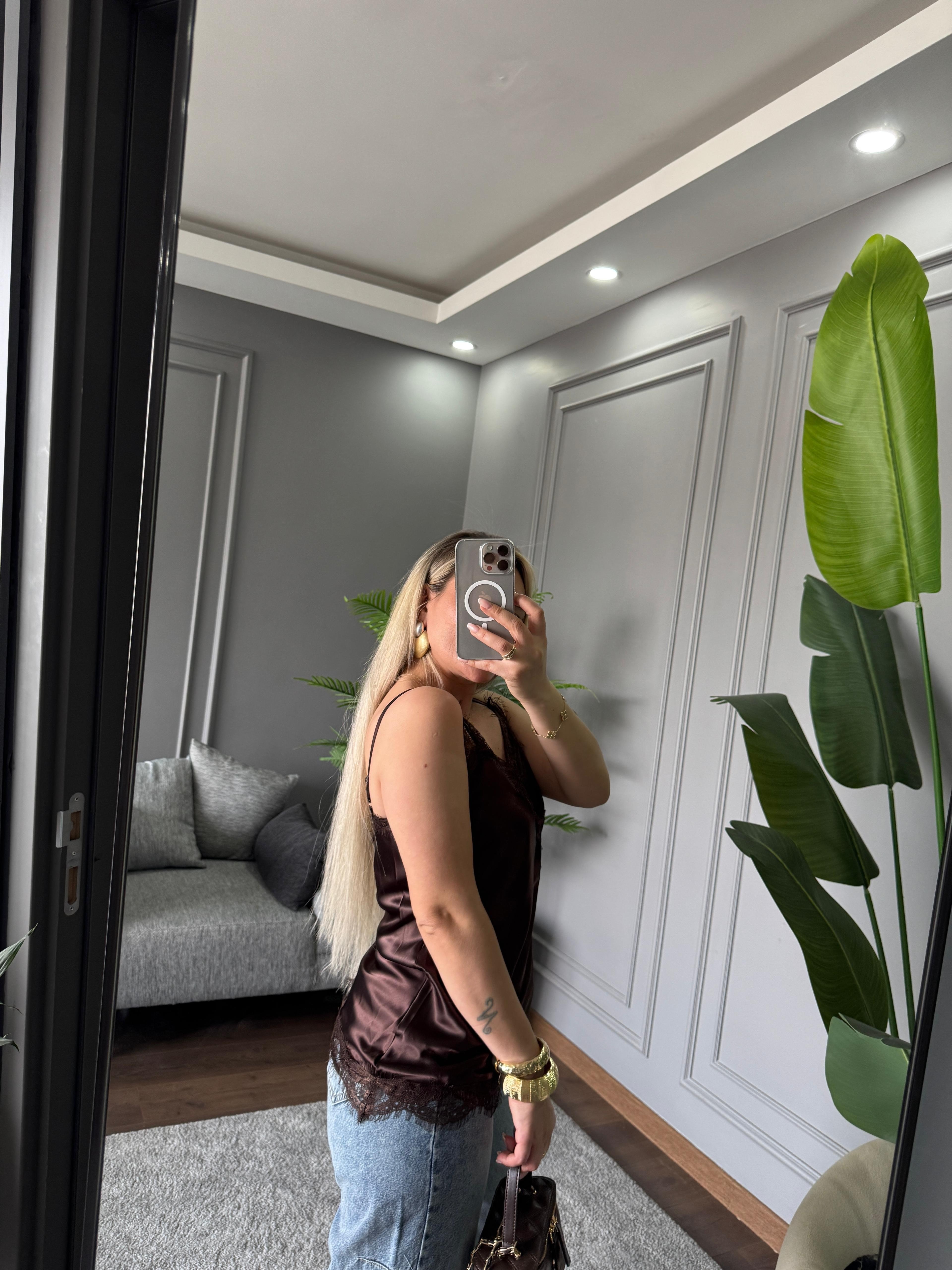 DANTEL DETAY ASKILI BLUZ