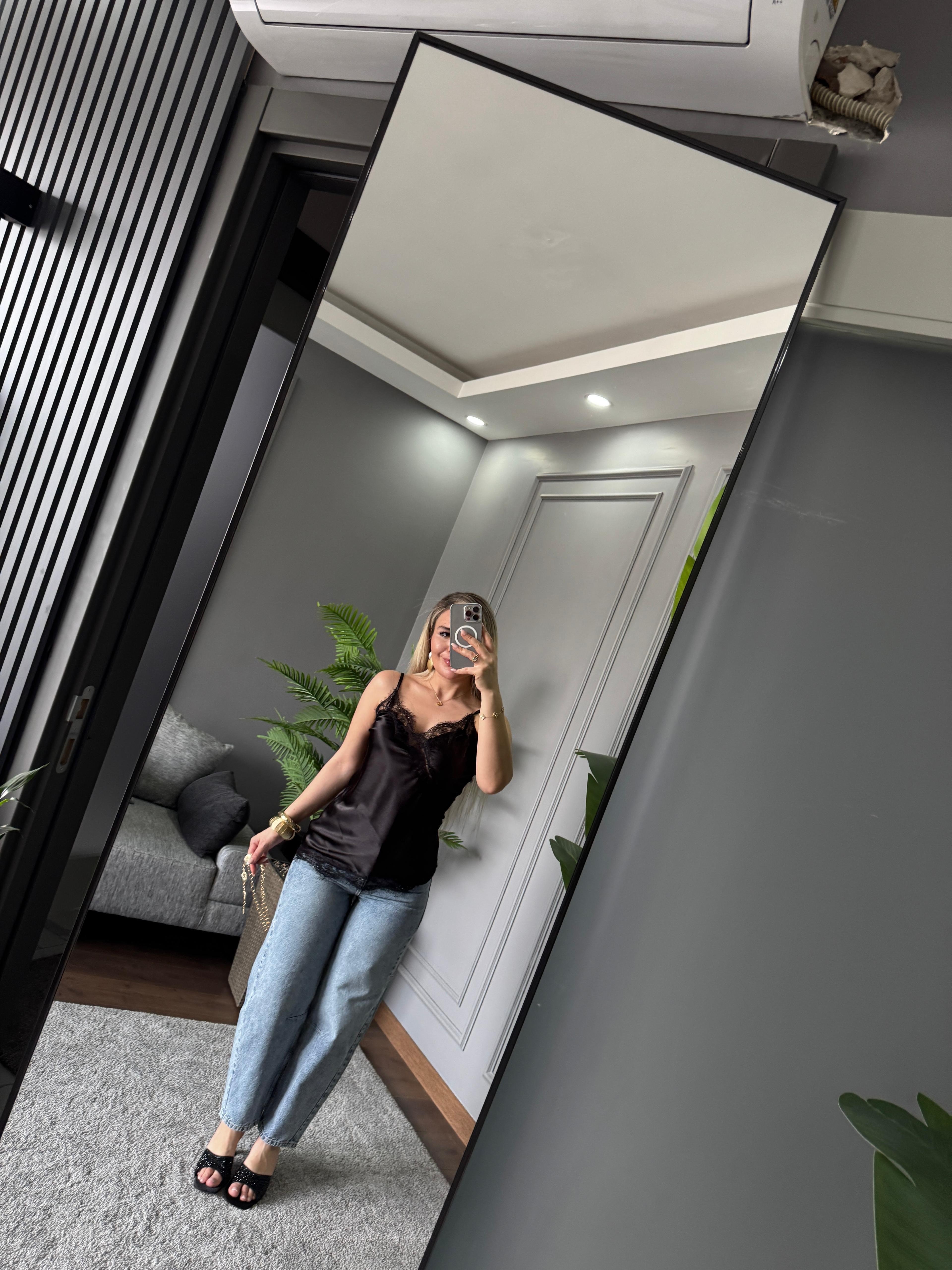 DANTEL DETAY ASKILI BLUZ