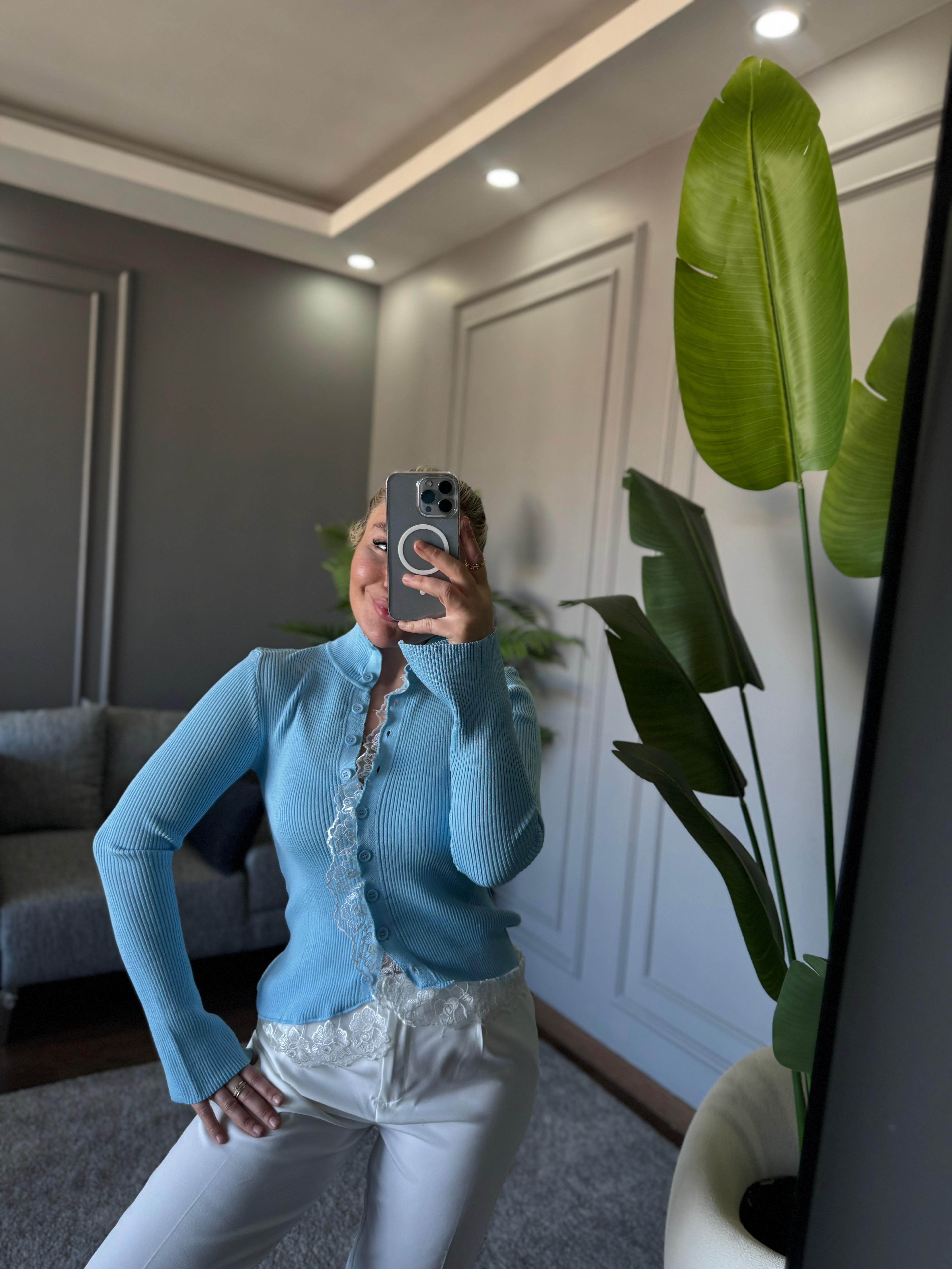 DANTEL DETAY DÜĞMELİ HIRKA