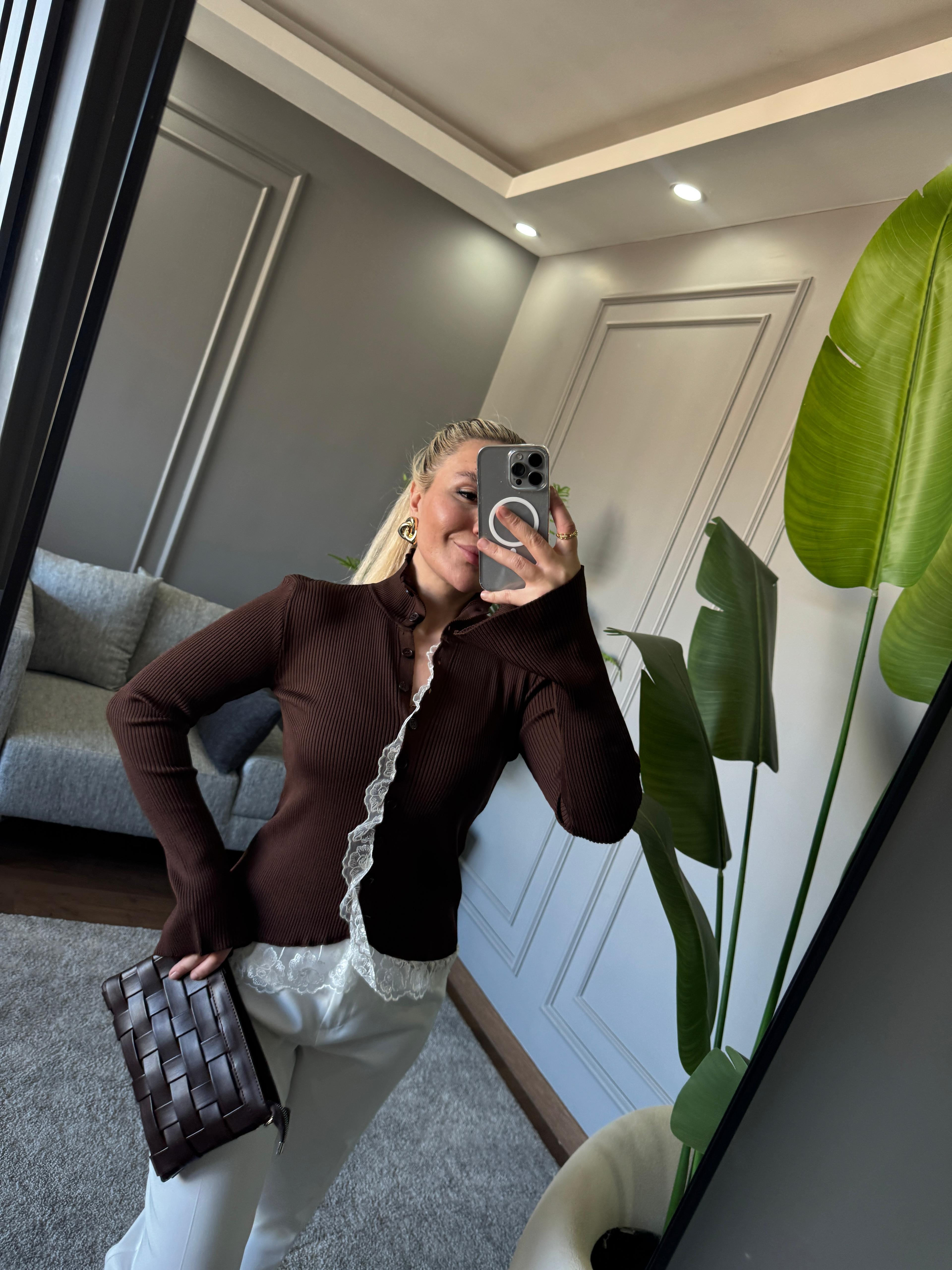 DANTEL DETAY DÜĞMELİ HIRKA