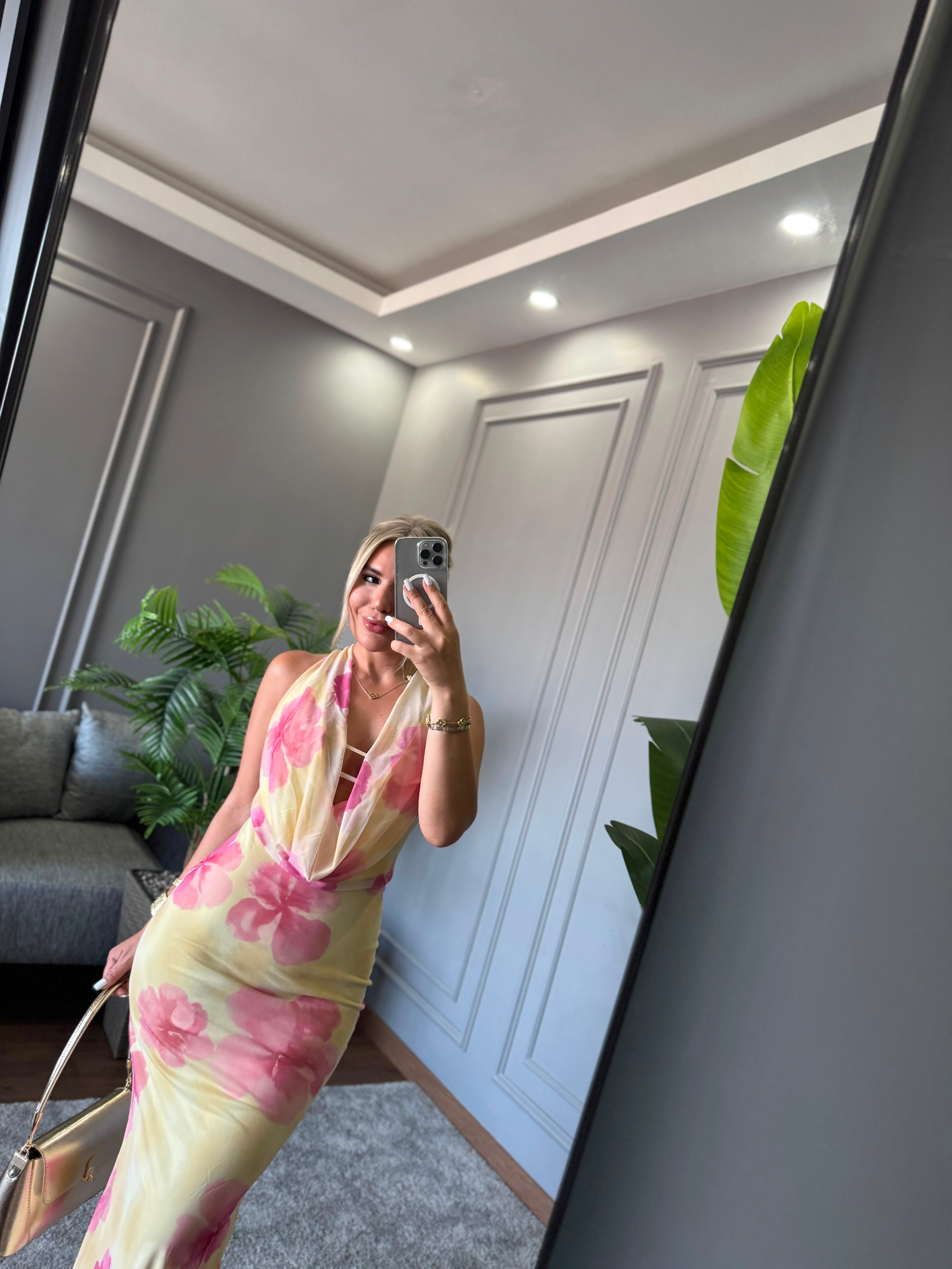 DEKOLTE ELBİSE