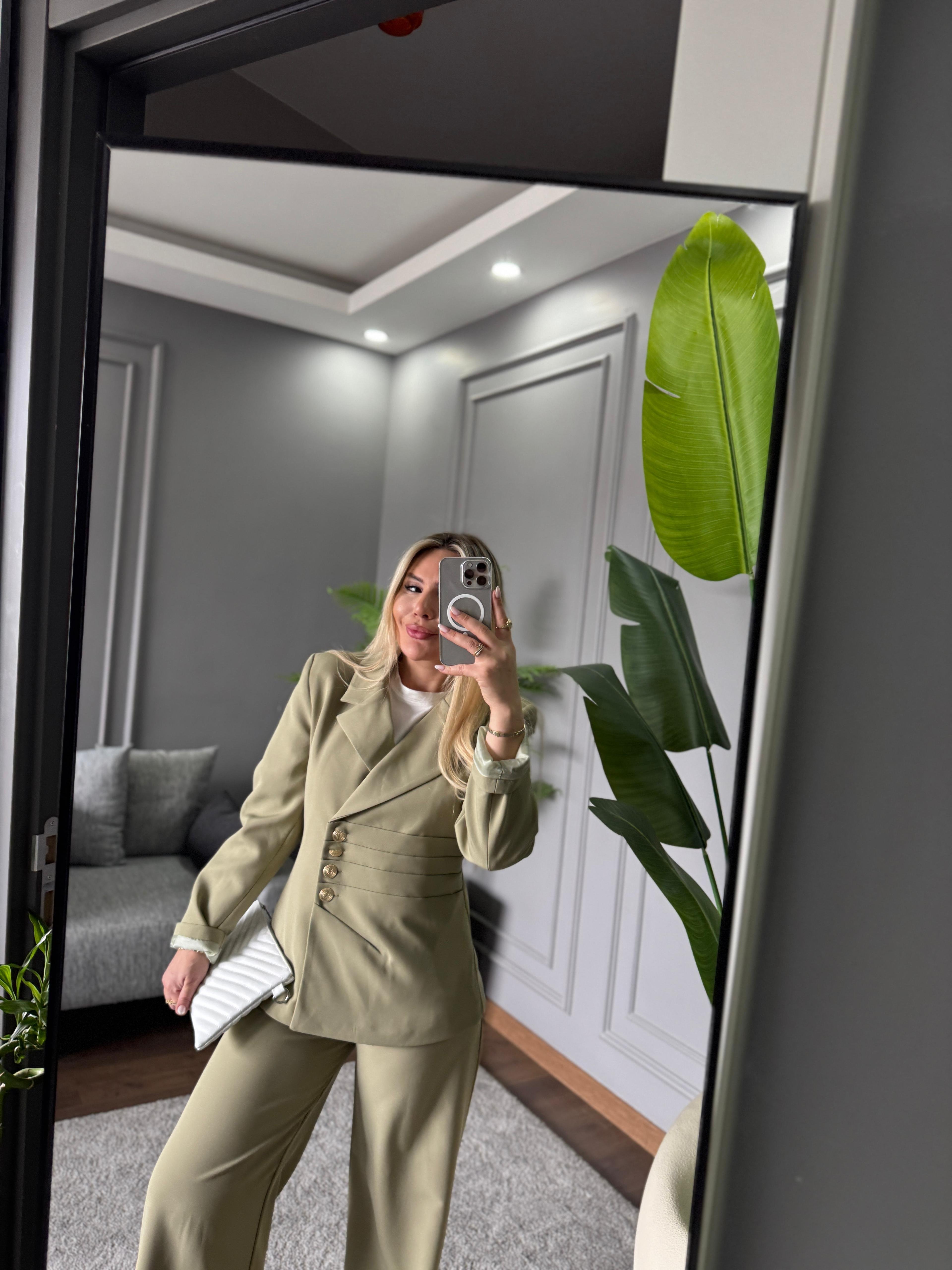 DÜĞME DETAY BLAZER TAKIM