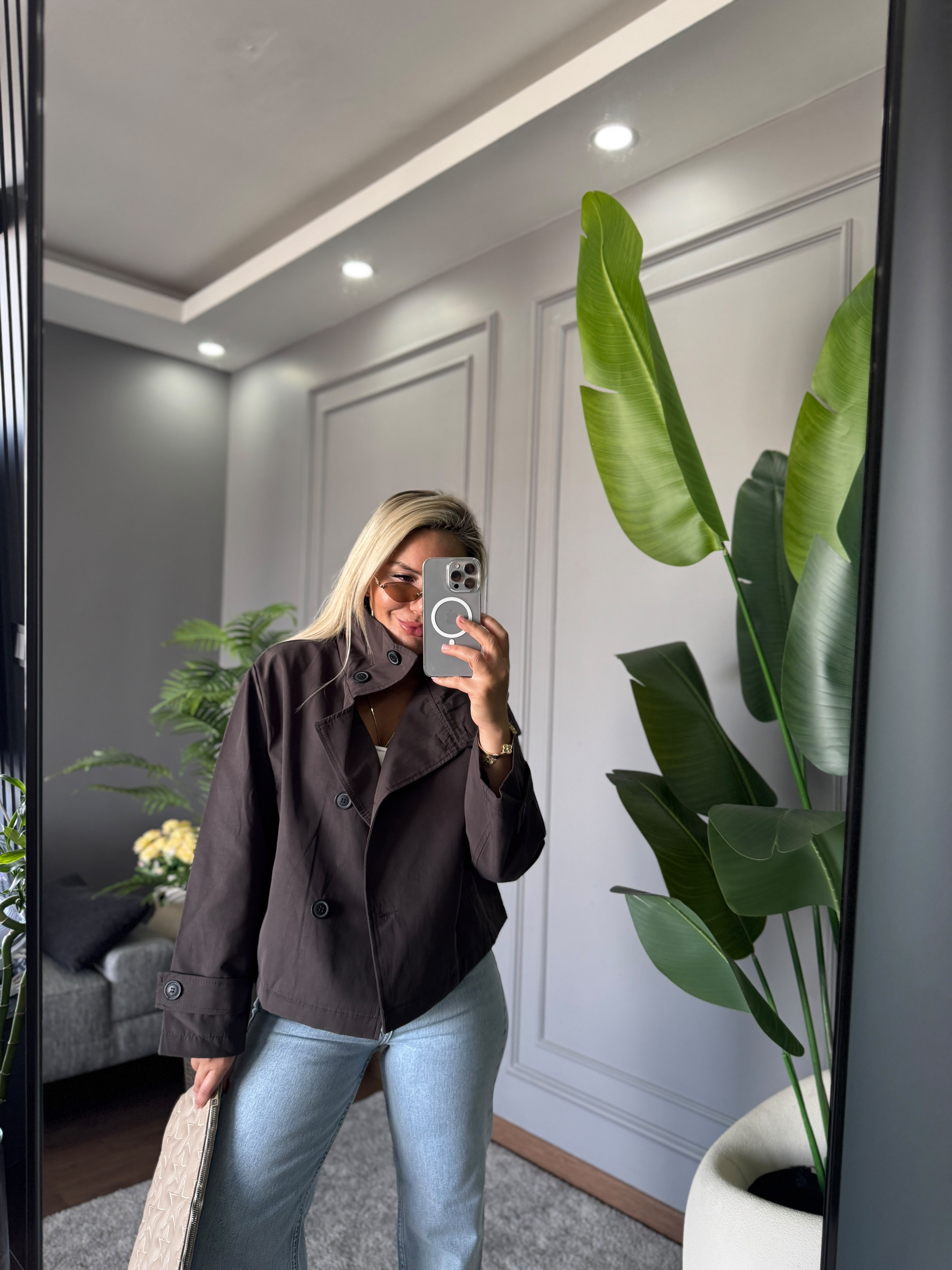 DÜĞME DETAY KISA TRENÇ 