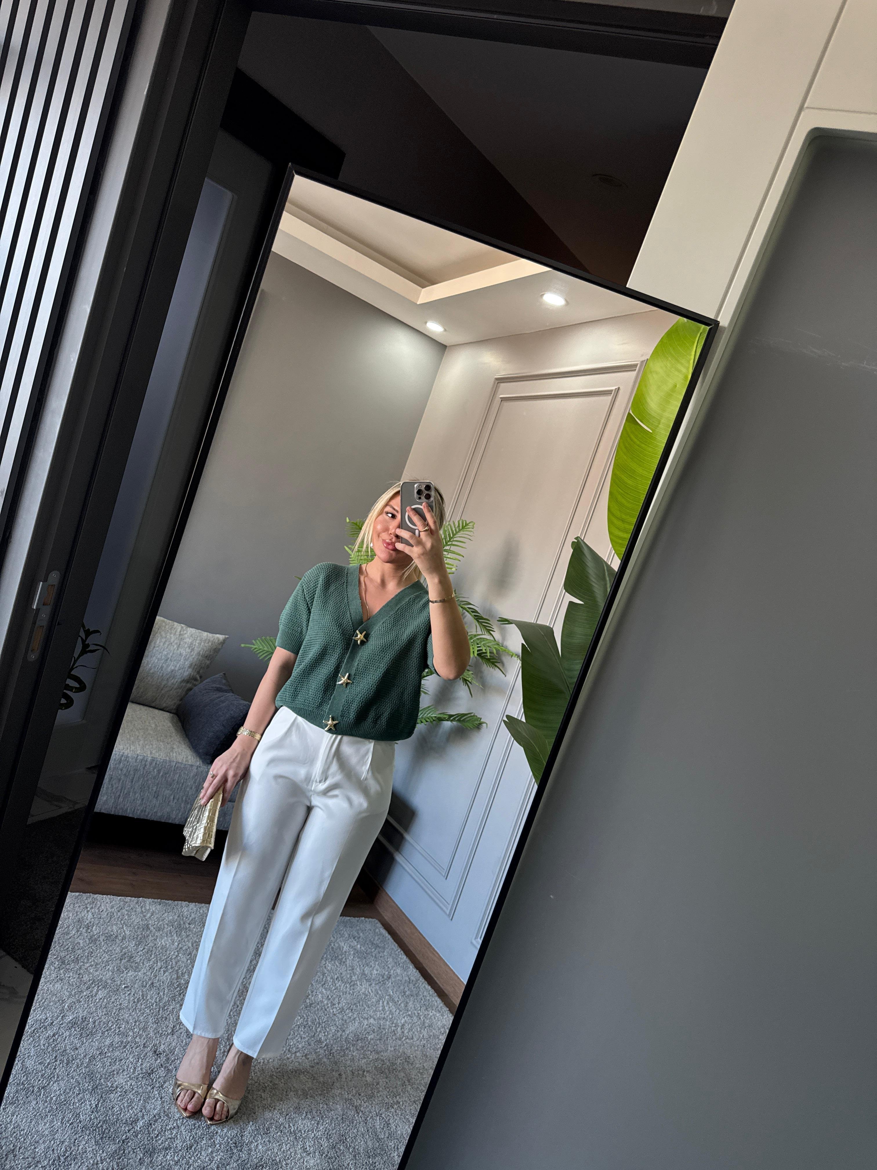 GOLD DÜĞMELİ TRİKO HIRKA 