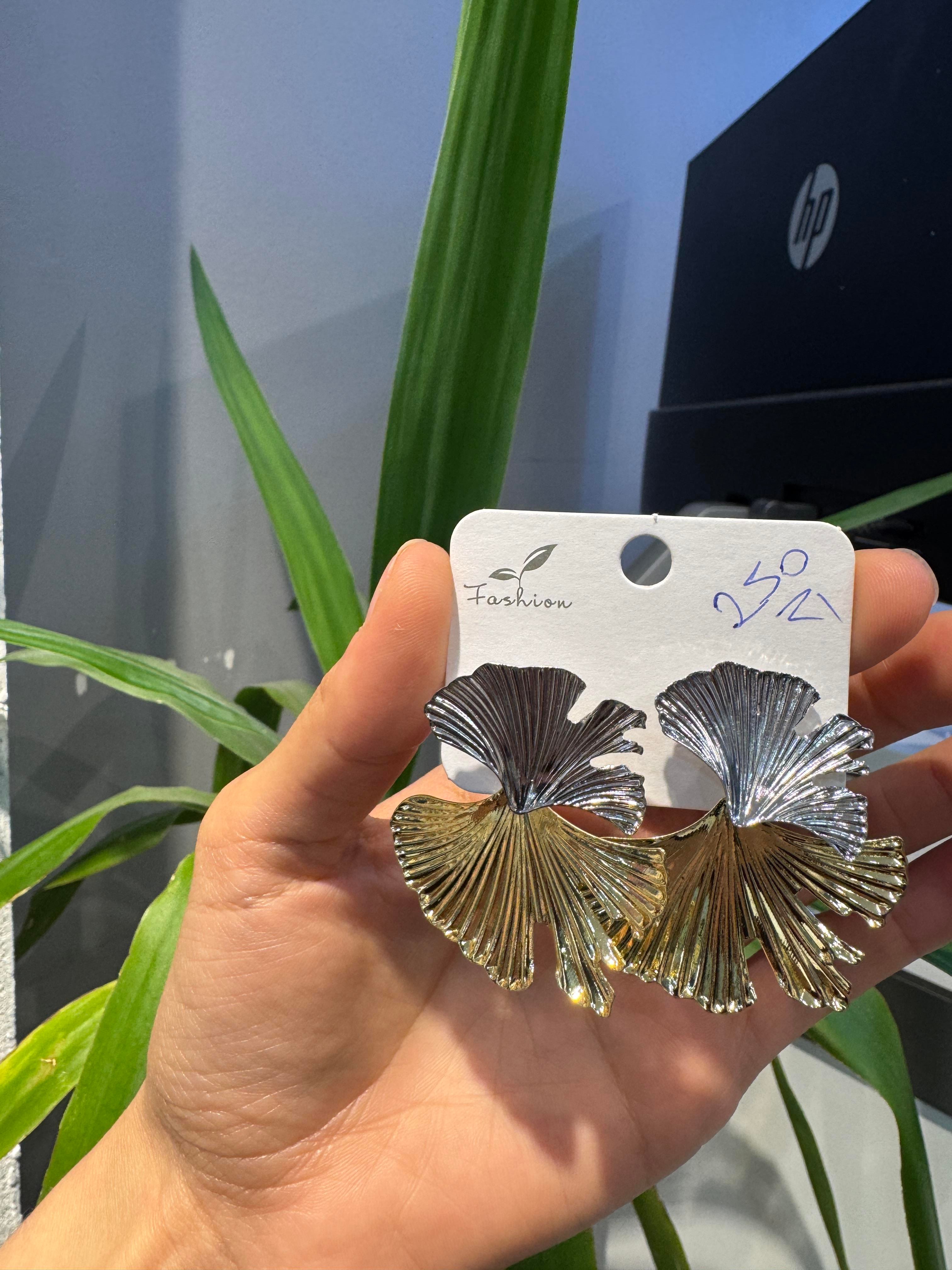 Gold gümüş yonca küpe