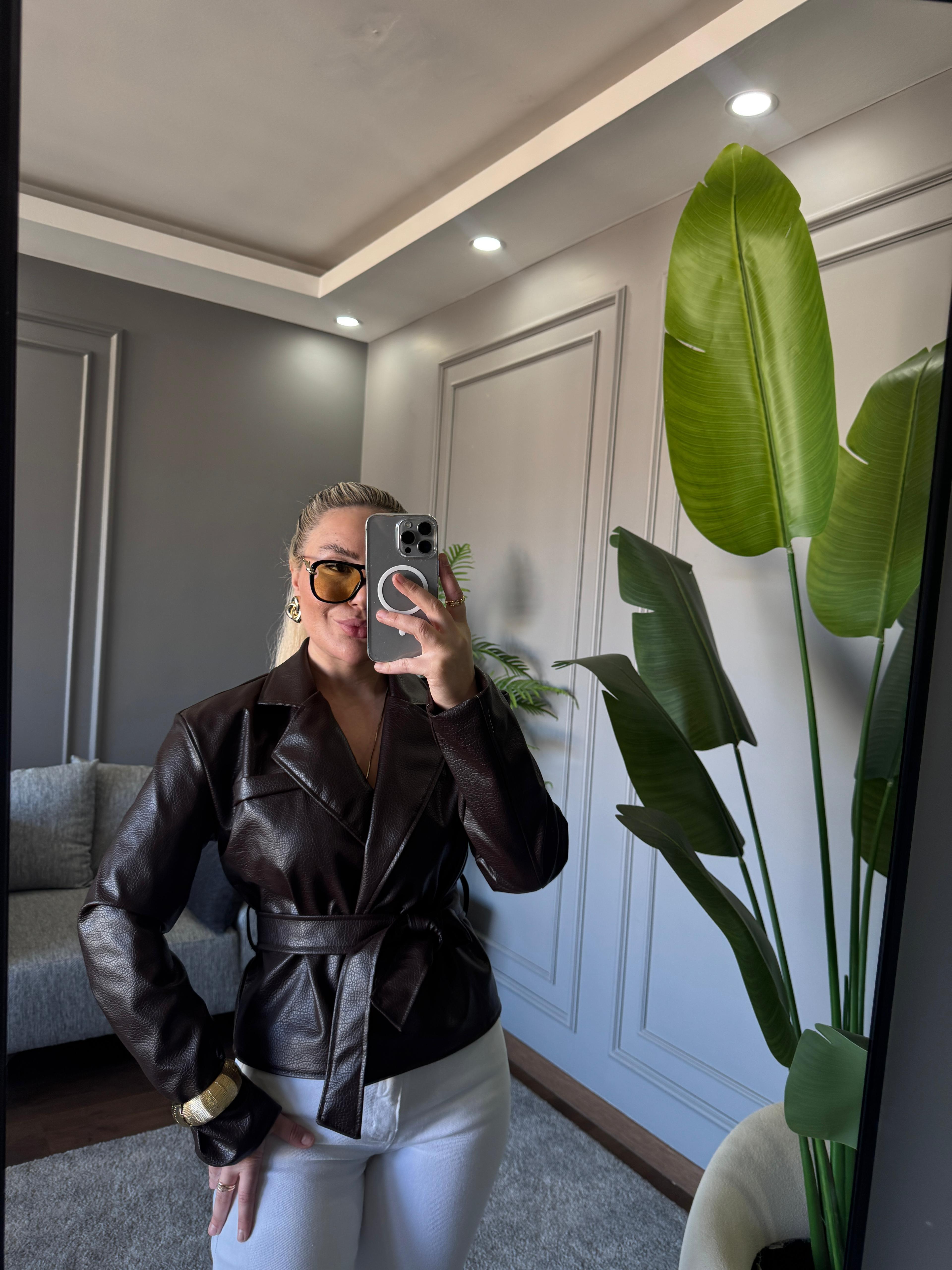 KEMERLİ DERİ CEKET