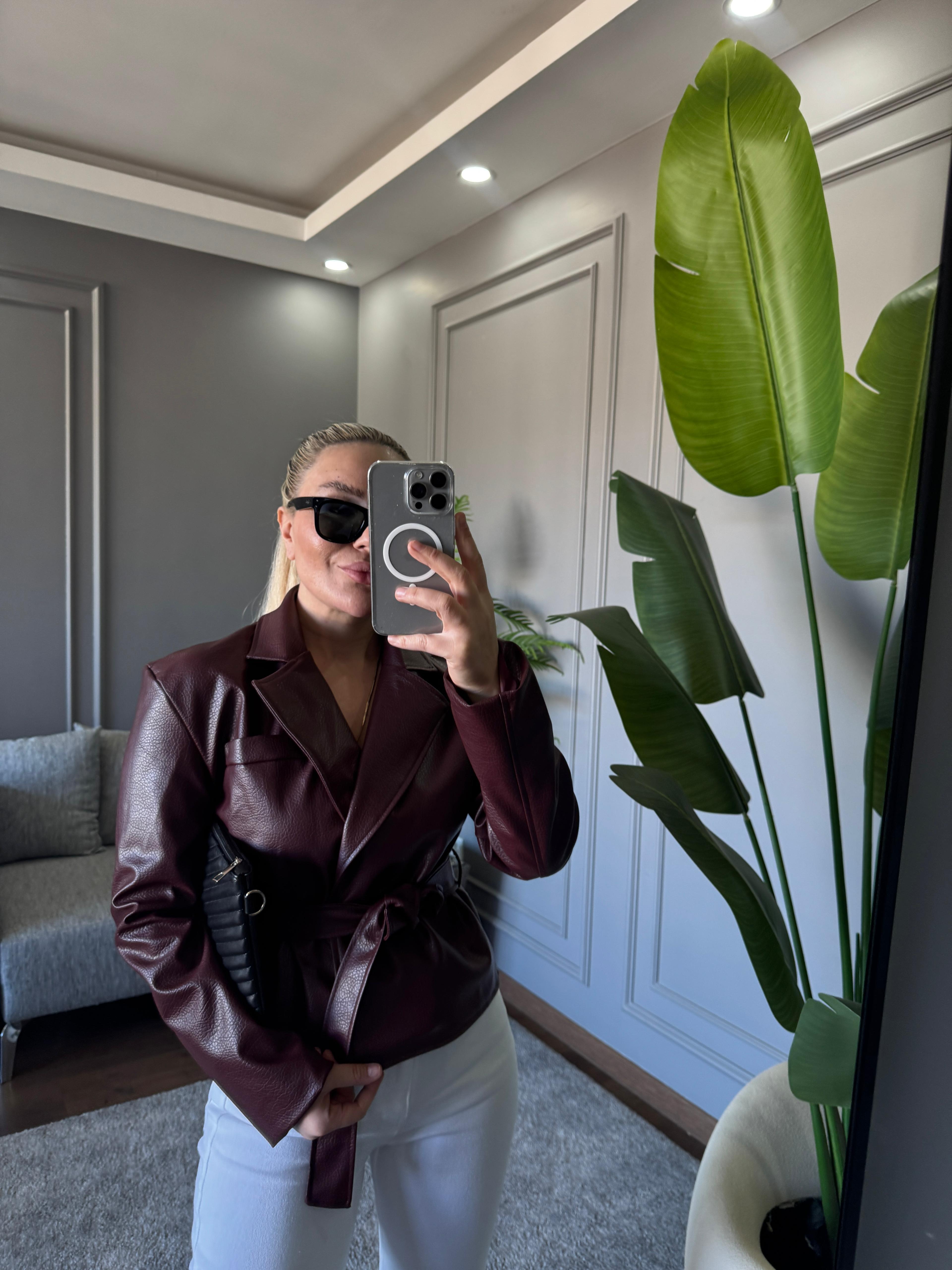 KEMERLİ DERİ CEKET