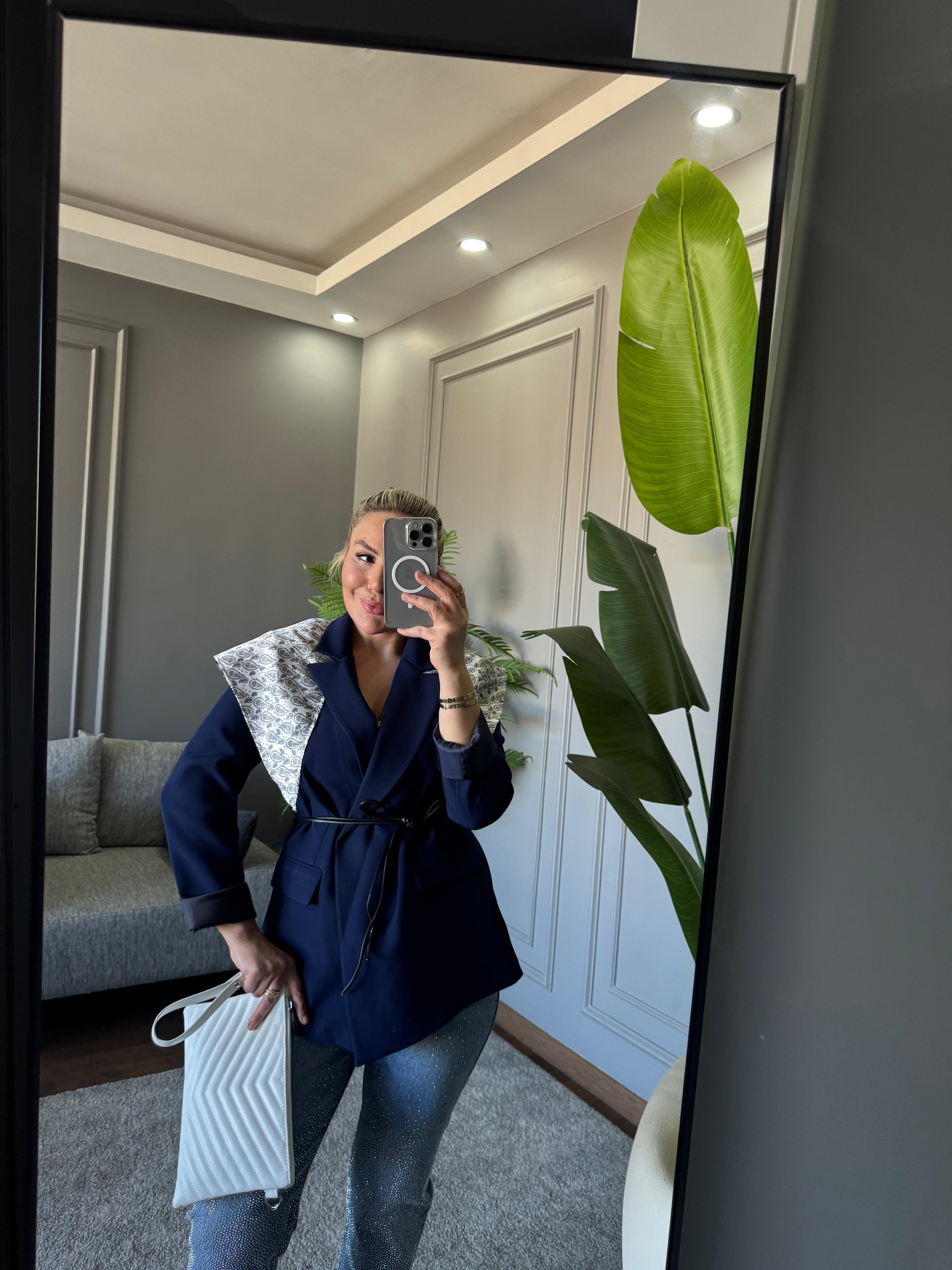 KEMERLİ ŞAL DETAYLI BLAZER