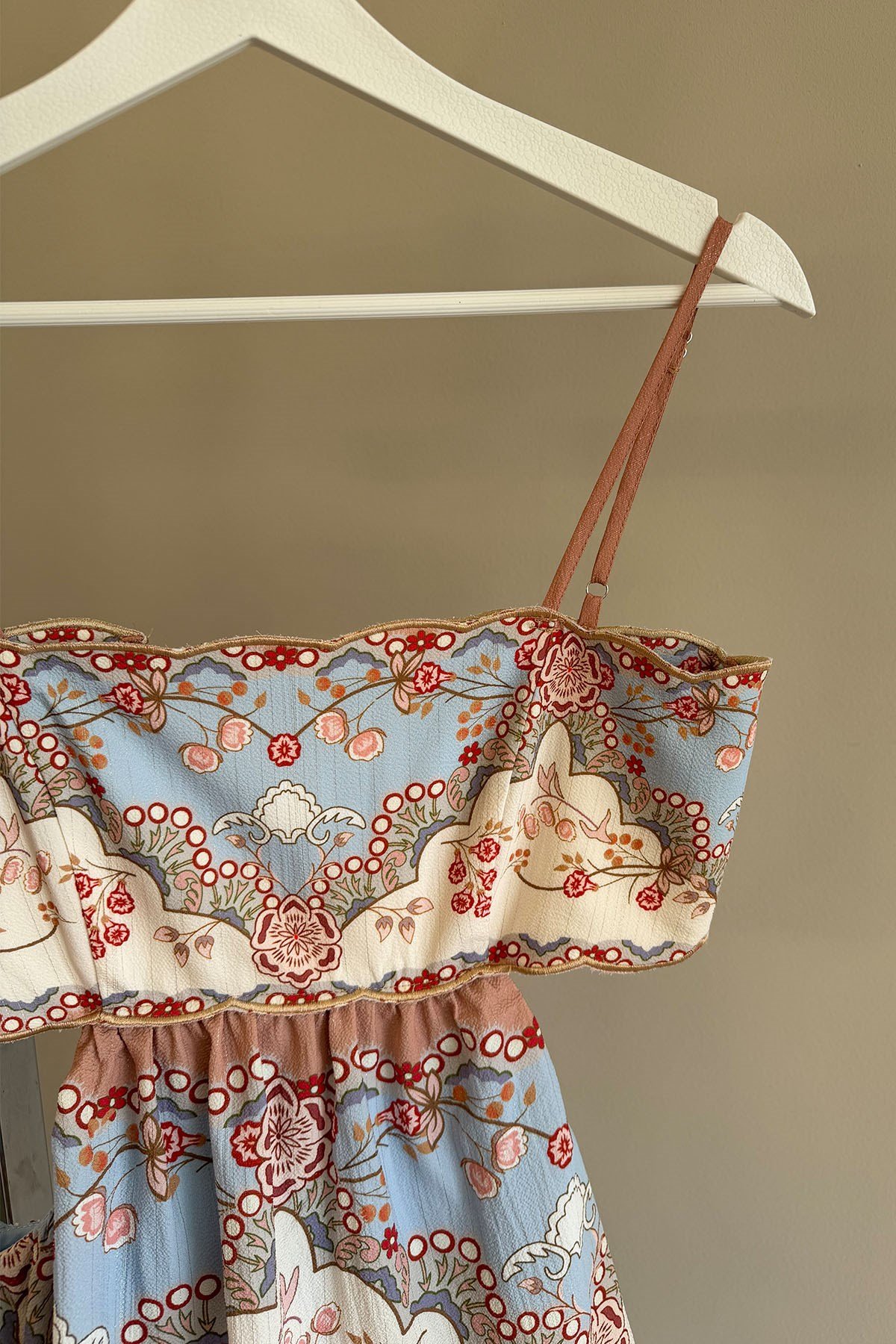 Floral Desenli Fırfırlı Pileli Maksi Elbise