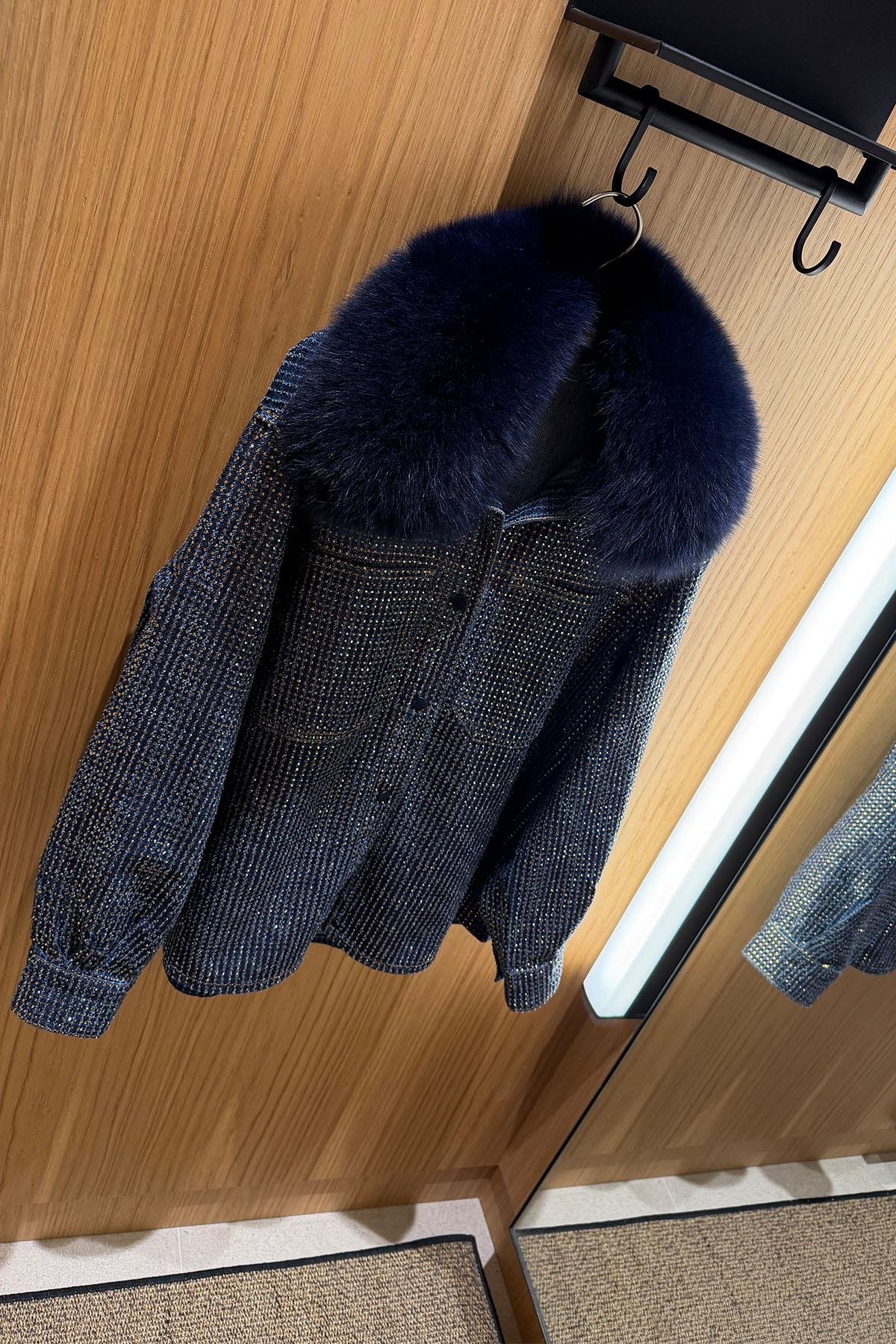 Lacivert Taşlı ve Kürklü Denim Ceket