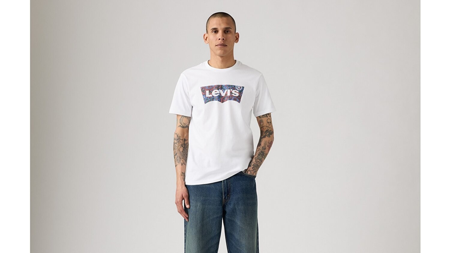 LSE_GRAPHIC CREWNECK TE SSNL FILLED BW WBEYAZ